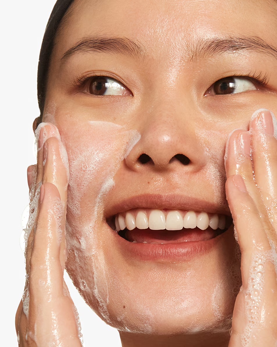 CLINIQUE ALL ABOUT CLEAN™ 2-ÎN-1 CURĂȚARE EXFOLIANTĂ ȘI GEL EXFOLIANT ÎN 1 - BLÂND - TOATE TIPURILE DE UMEDE