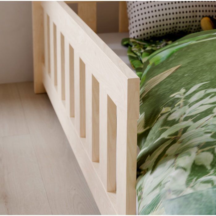 DUBI - Cama infantil tipo cabaña de 80 x 160 cm, color natural, con somier de láminas, barandillas de seguridad y colchón.