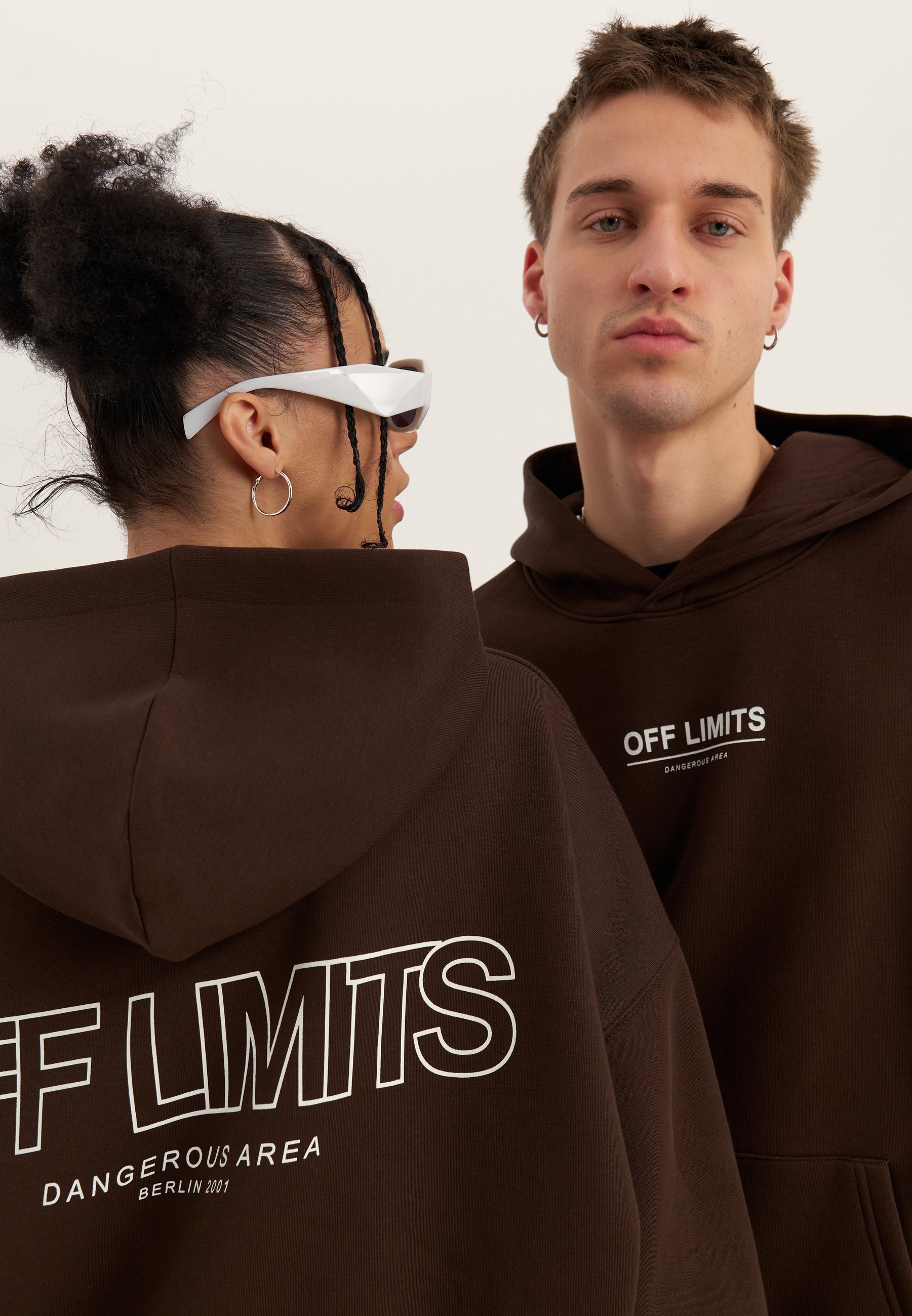 YOURTURN UNISEX - Hoodie - bruin