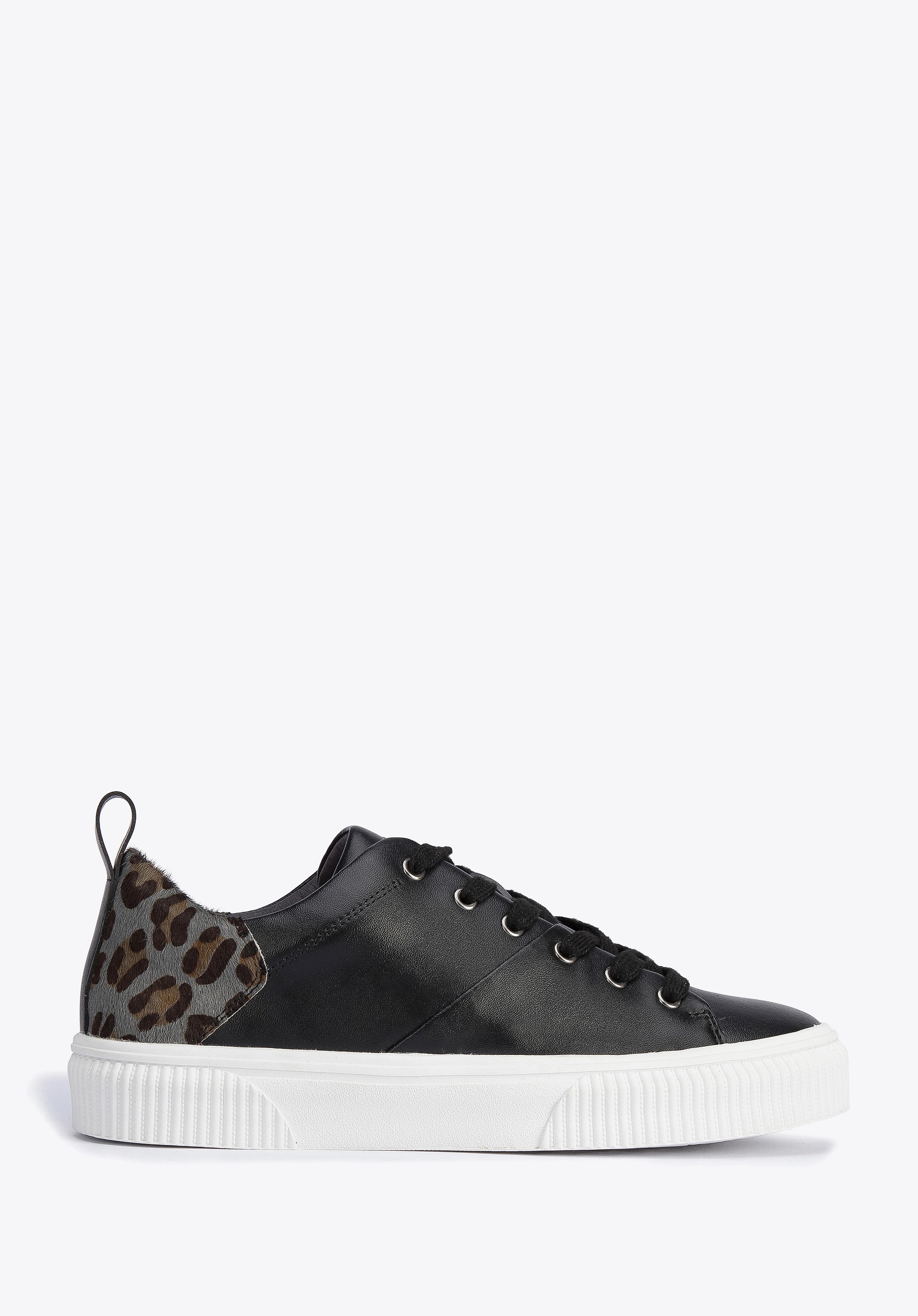 Damskie sneakersy skórzane z wzorem w cętki czarne