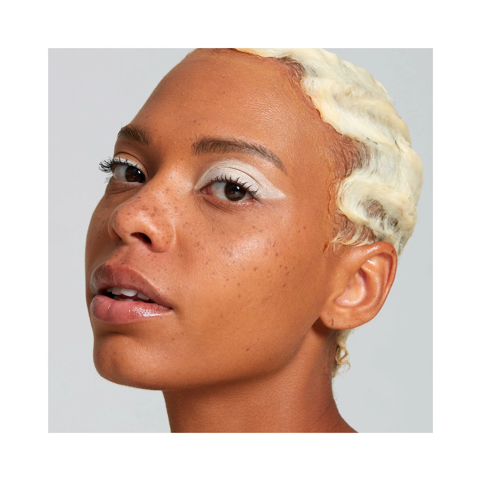 Creion de ochi Jumbo Milk - NYX Professional Makeup