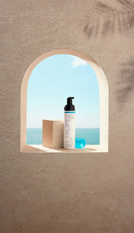 St. Tropez Self Tan Classic é uma espuma autobronzeadora para um bronzeado gradual e duradouro.