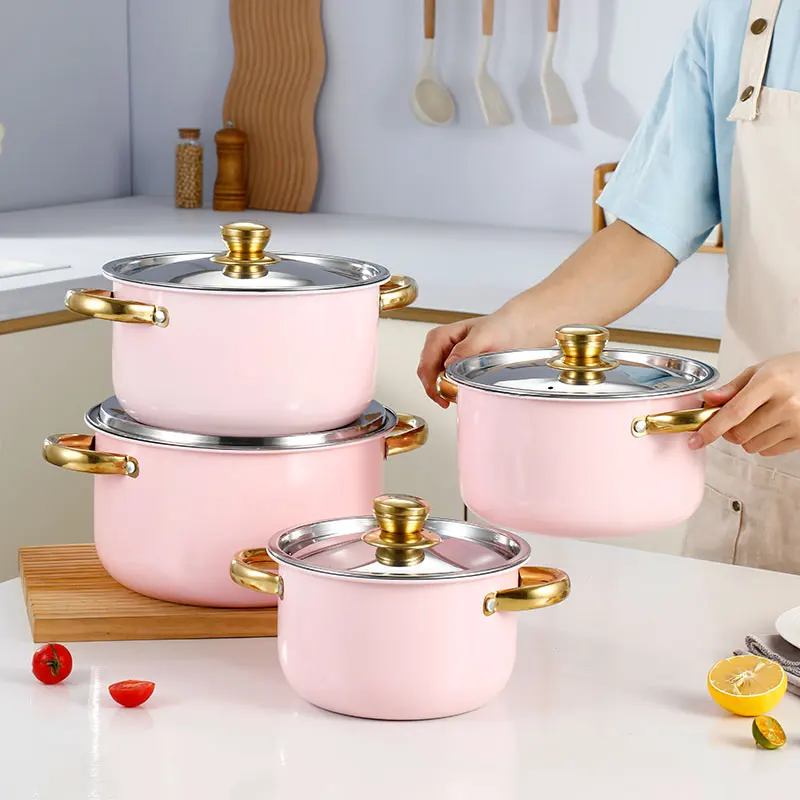 Ensemble de 4 casseroles roses en acier inoxydable, poignée dorée, compatible avec les plaques à induction et les cuisinières à gaz, idéal pour la cuisine.