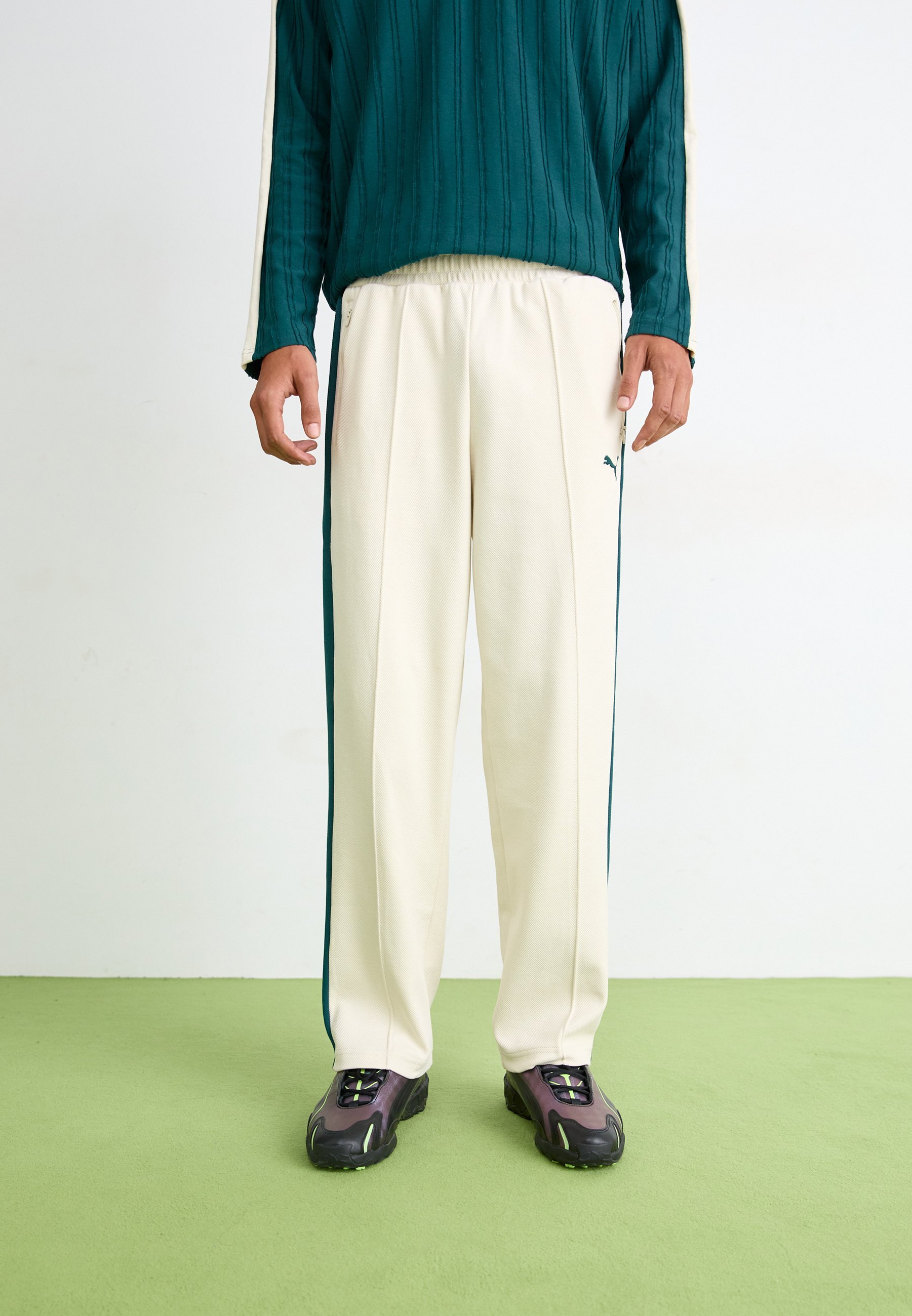 Puma JACQUARD - Trainingsbroek - alpine sneeuw/groen terrein