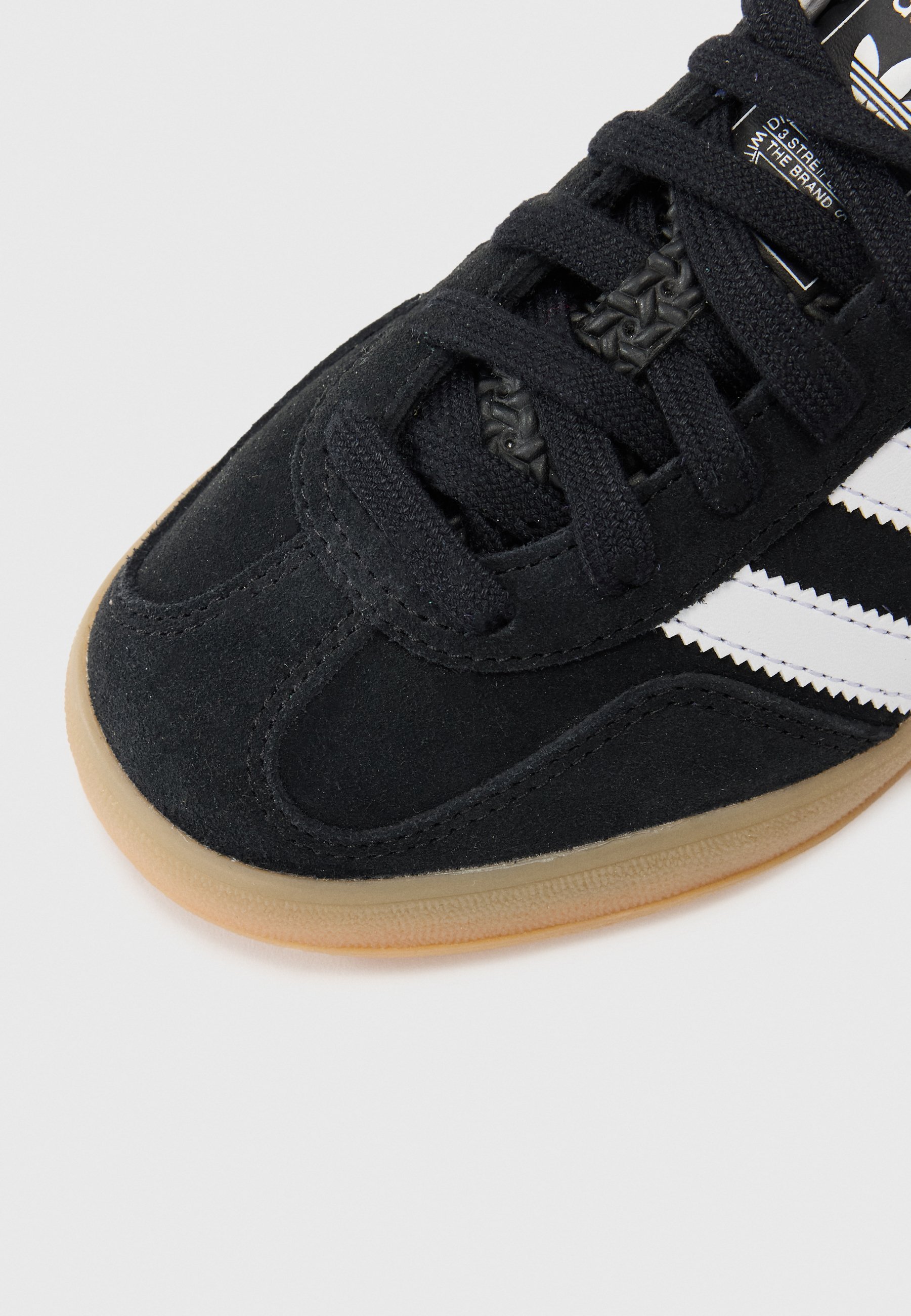 adidas Originals GAZELLE UNISEX - Sneakers - zwart/wit