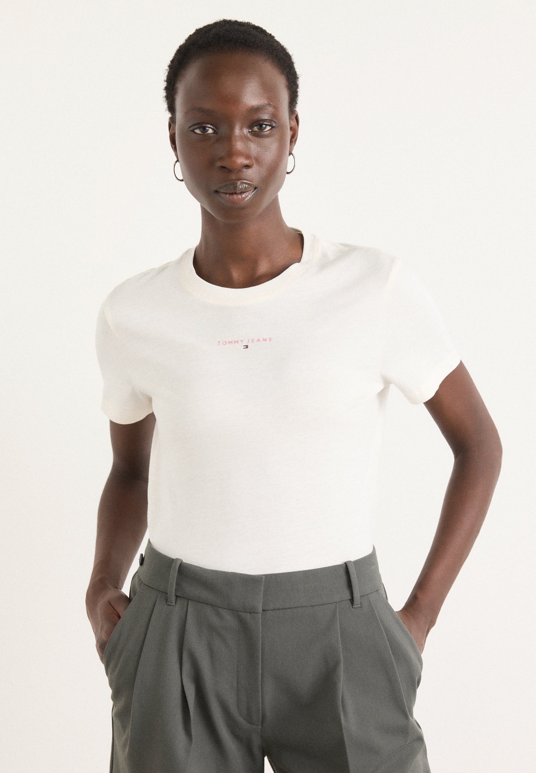 Tommy Jeans LINEAR T-shirt - Basic T-shirt - oud wit