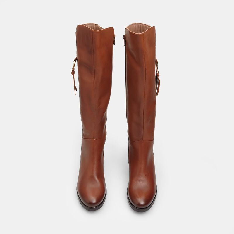 BATA leren dameslaarzen met een hak van 6 cm.