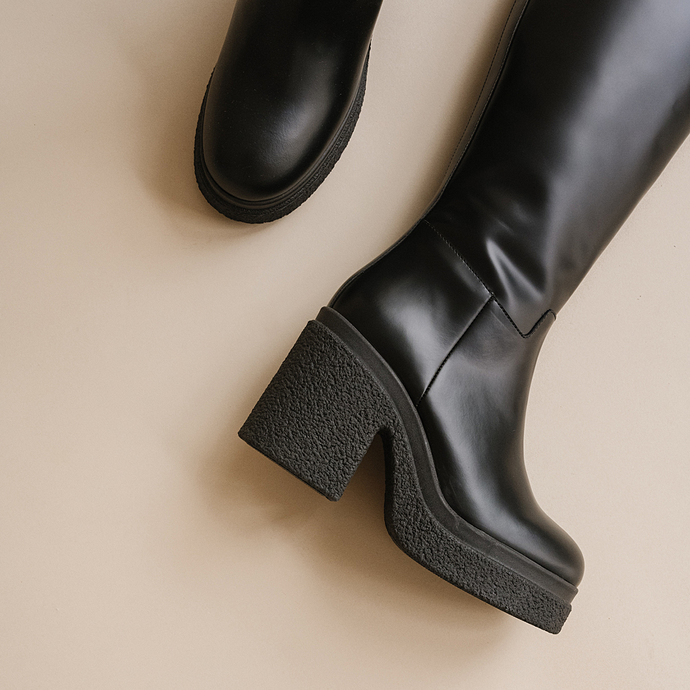 Bottes hautes à plateformes  en cuir glacé noir