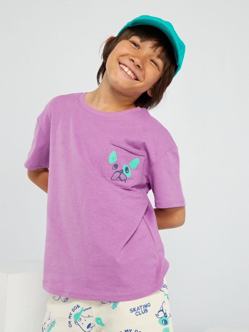 Camiseta estampada com bolso no peito - ROXA
