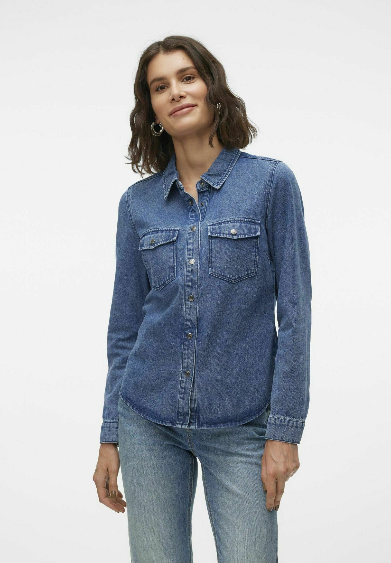 Vero Moda JENNIE - Bluzka zapinana na guziki - średni niebieski denim
