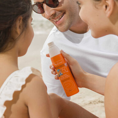 Avène Sun Care Spray lapsille SPF50 aurinkosuojasuihke kasvoille ja vartalolle, 200 ml