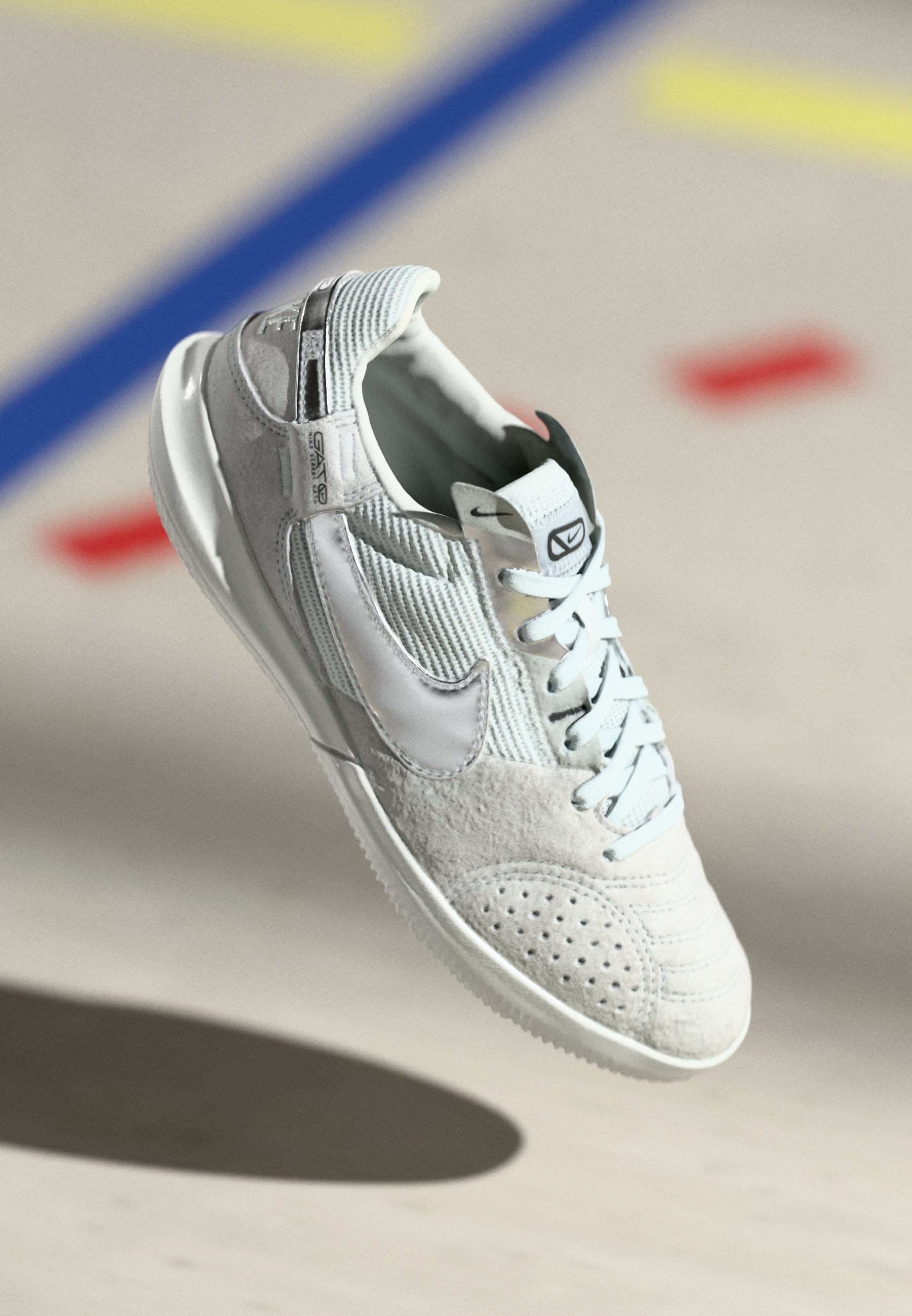 Nike Performance JR STREETGATO UNISEX - Zaalvoetbalschoenen - licht rookgrijs/metallic zilverkleurig/photon dust