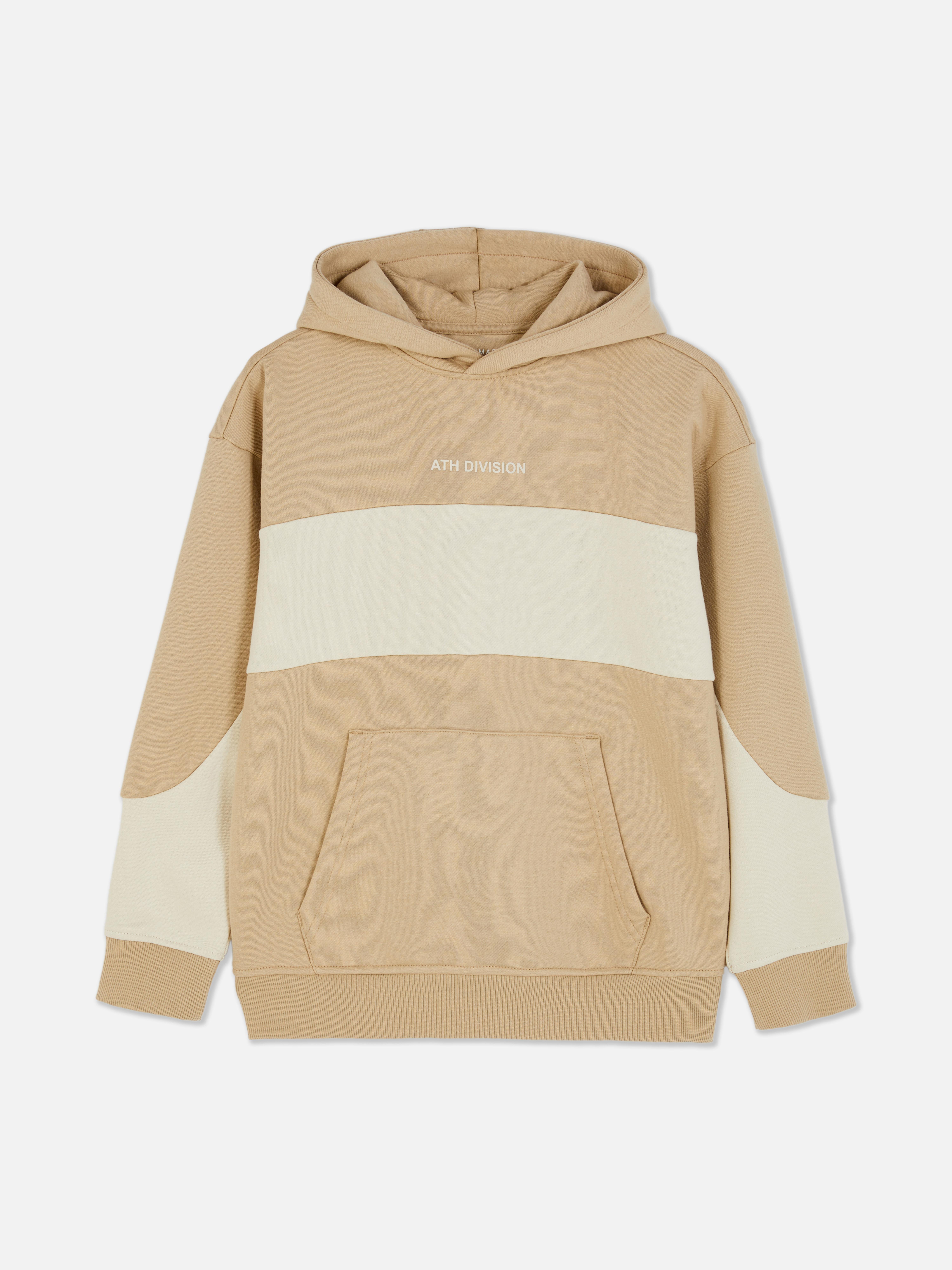 Passender Hoodie mit Farbblock-Design. Ein Hoodie mit fester Kapuze, gerippten Bündchen, Farbblock-Design und Kängurutasche.
