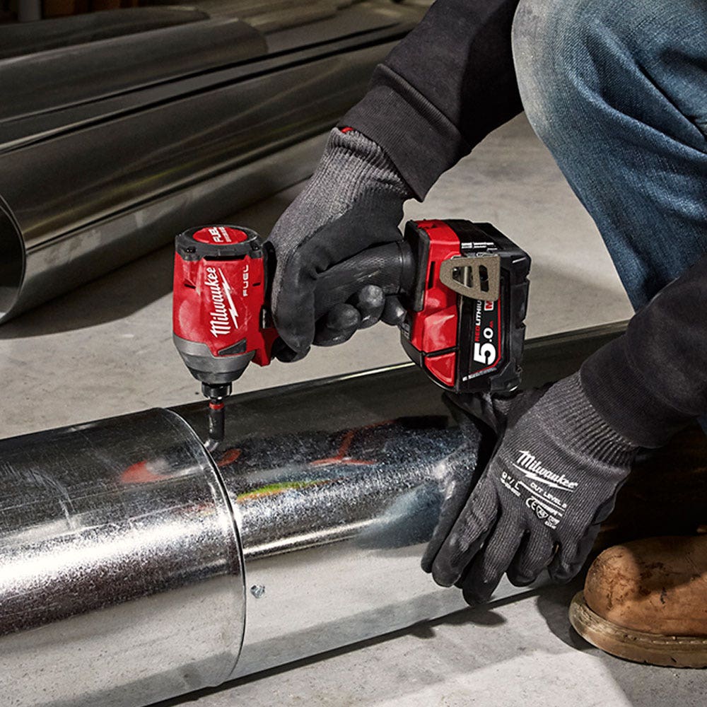 Parafusadeira de impacto hexagonal licenciada MILWAUKEE 18V Fuel™ de 1/4