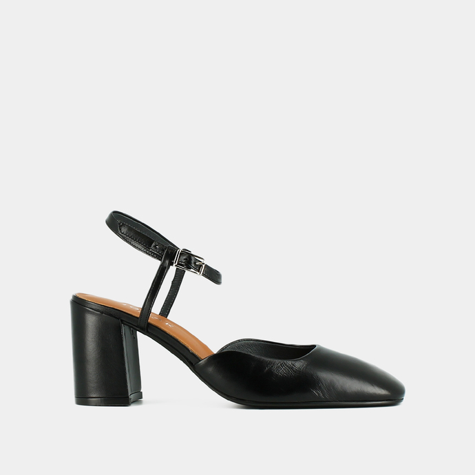 Babies à talons et bouts carrés  en cuir noir