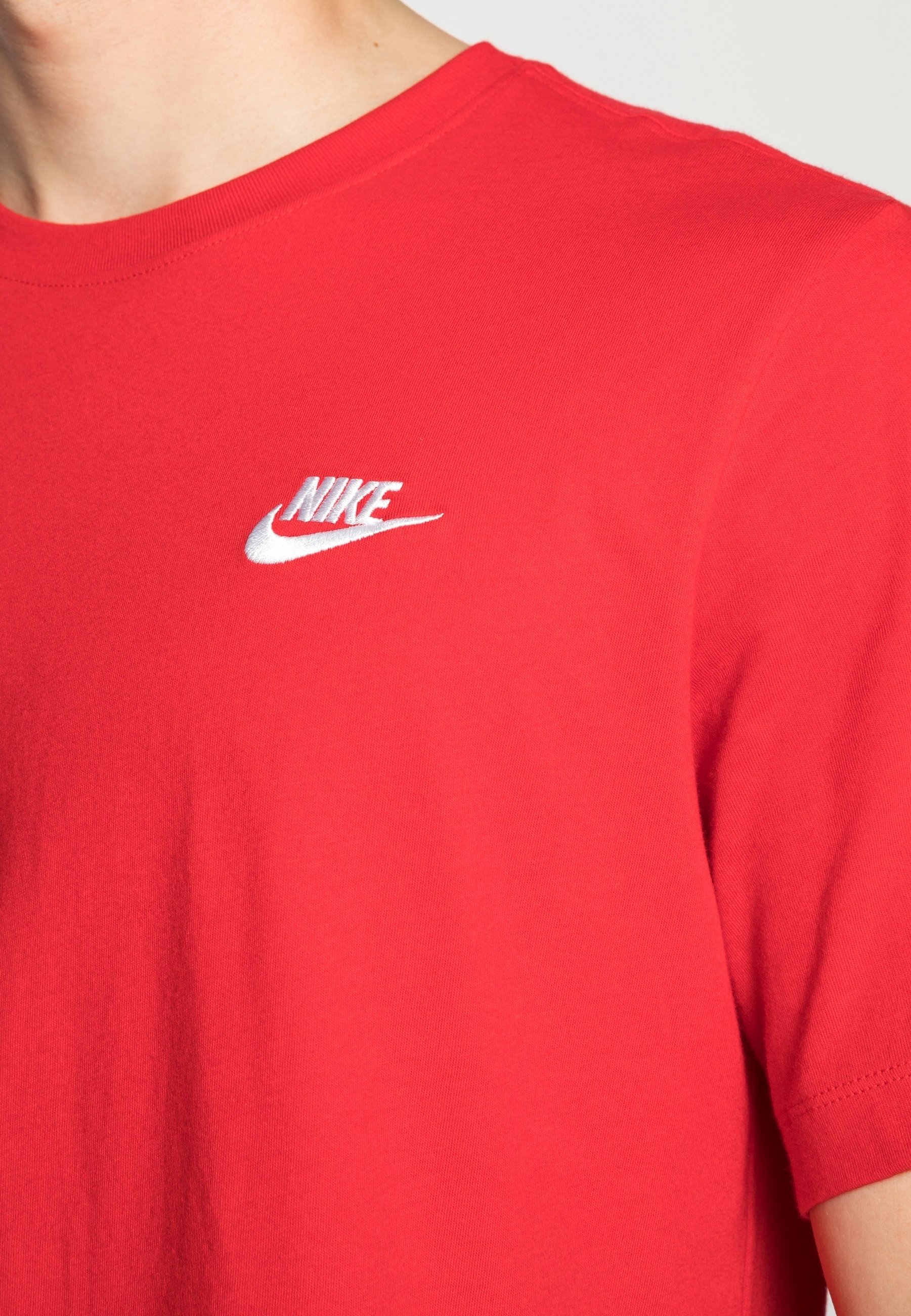Nike Sportswear Basic T-Shirt – rot
