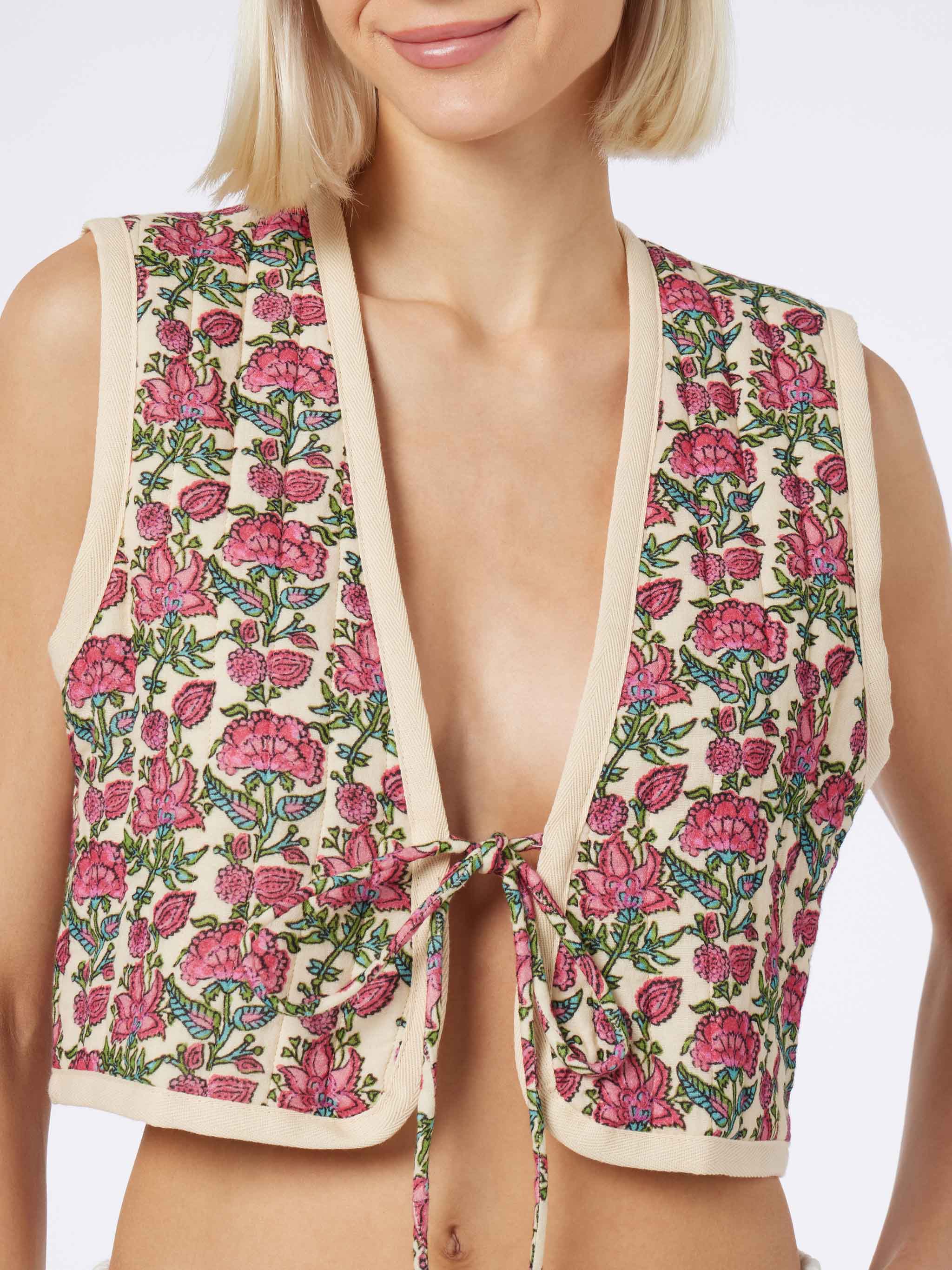 Geborduurd gewatteerd damesvest