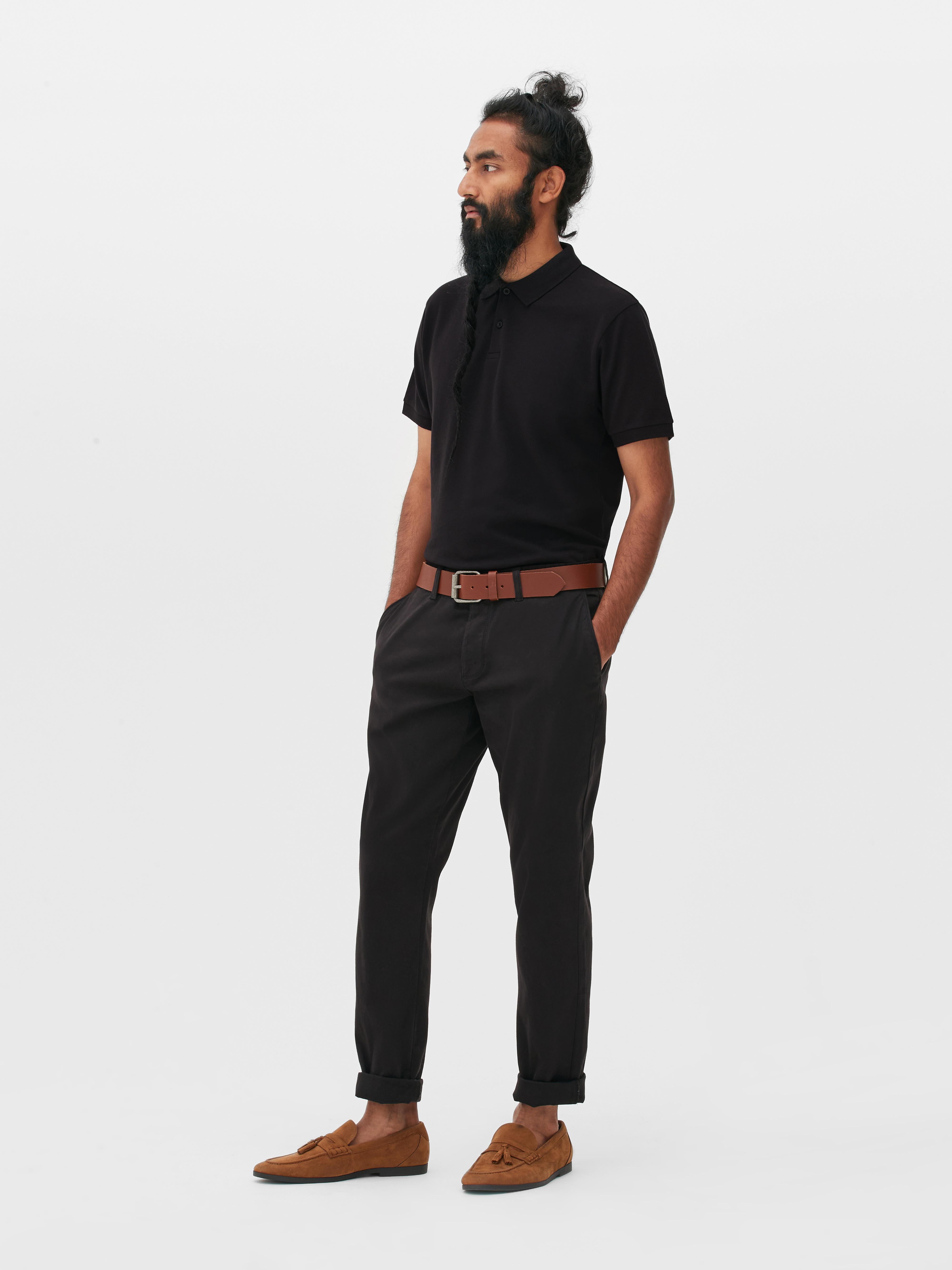 Tricou polo cu mânecă scurtă. Tricoul polo este o bază excelentă pentru orice ținută.