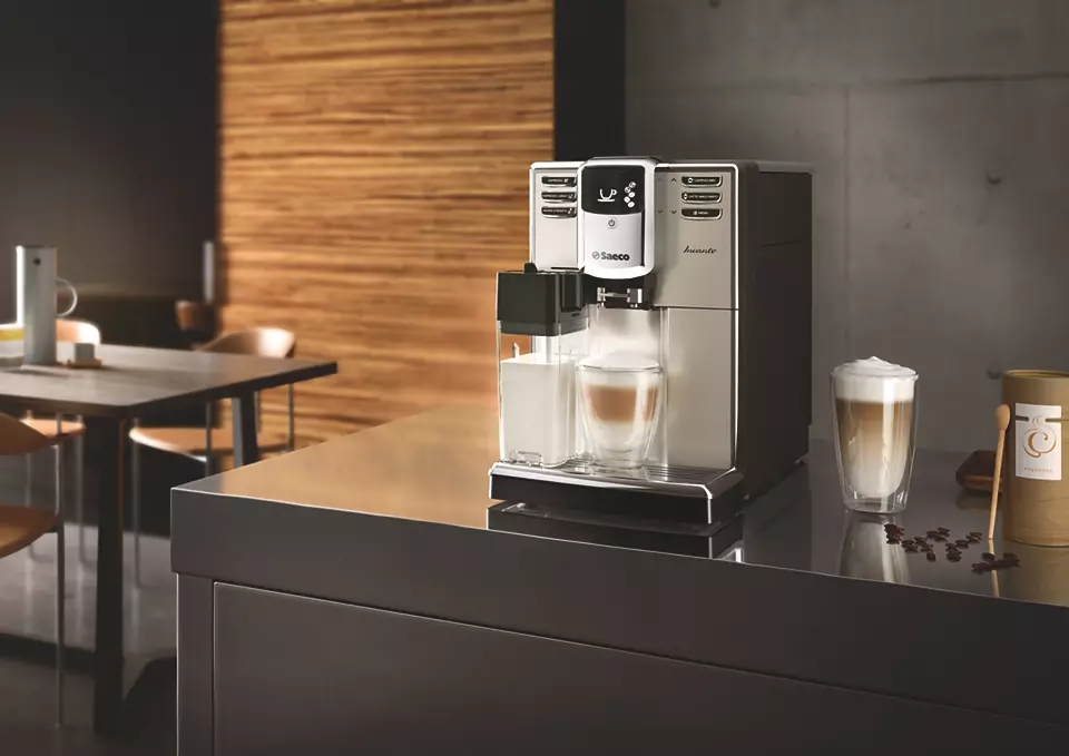 SUPER-AUTOMATISCHE ESPRESSOMASCHINE