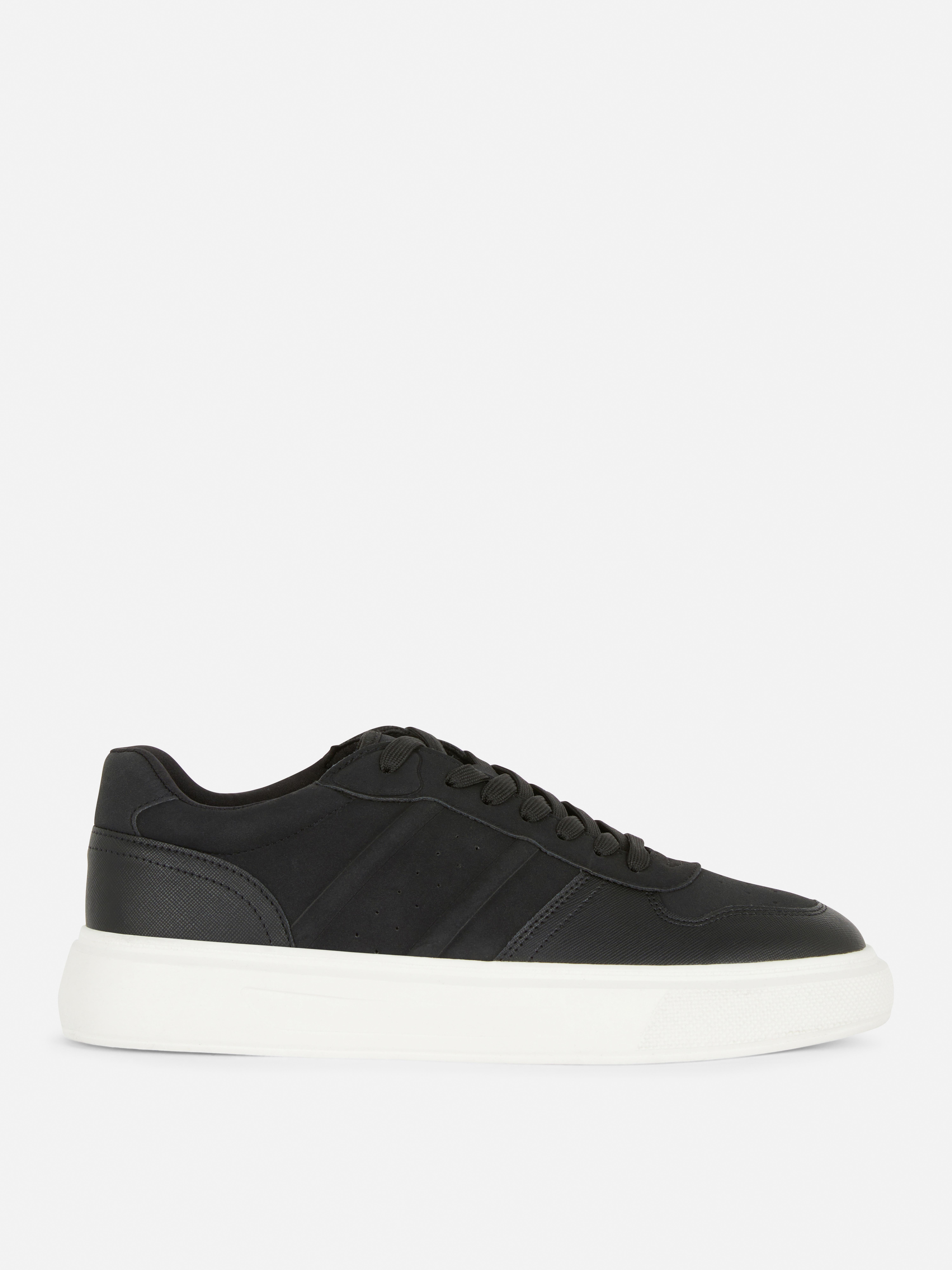 Sneakers basse Kem con lacci. Eleganti sneakers stringate con inserti della collezione Kem.