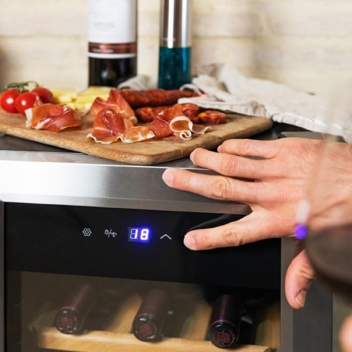 Cecotec Bolero GrandSommelier 1550 Stainless Steel Wine Cellar with Compressor. Stainless steel wine cellar, 15 bottles, compressor