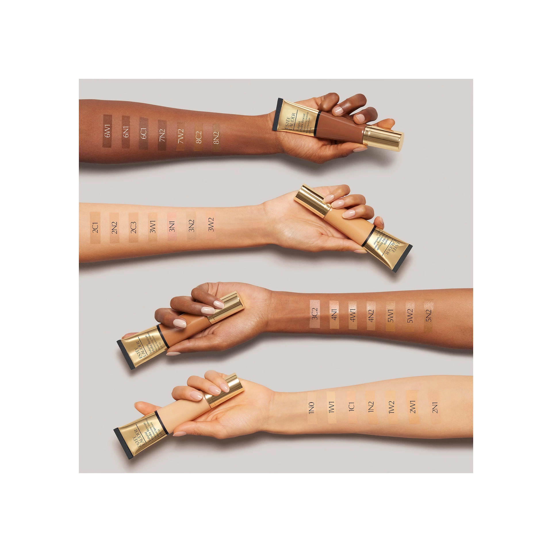 Футурист Хидра Рескју хидратантни пудер за шминку SPF45 3N1 Ivory Beige - Есте Лодер