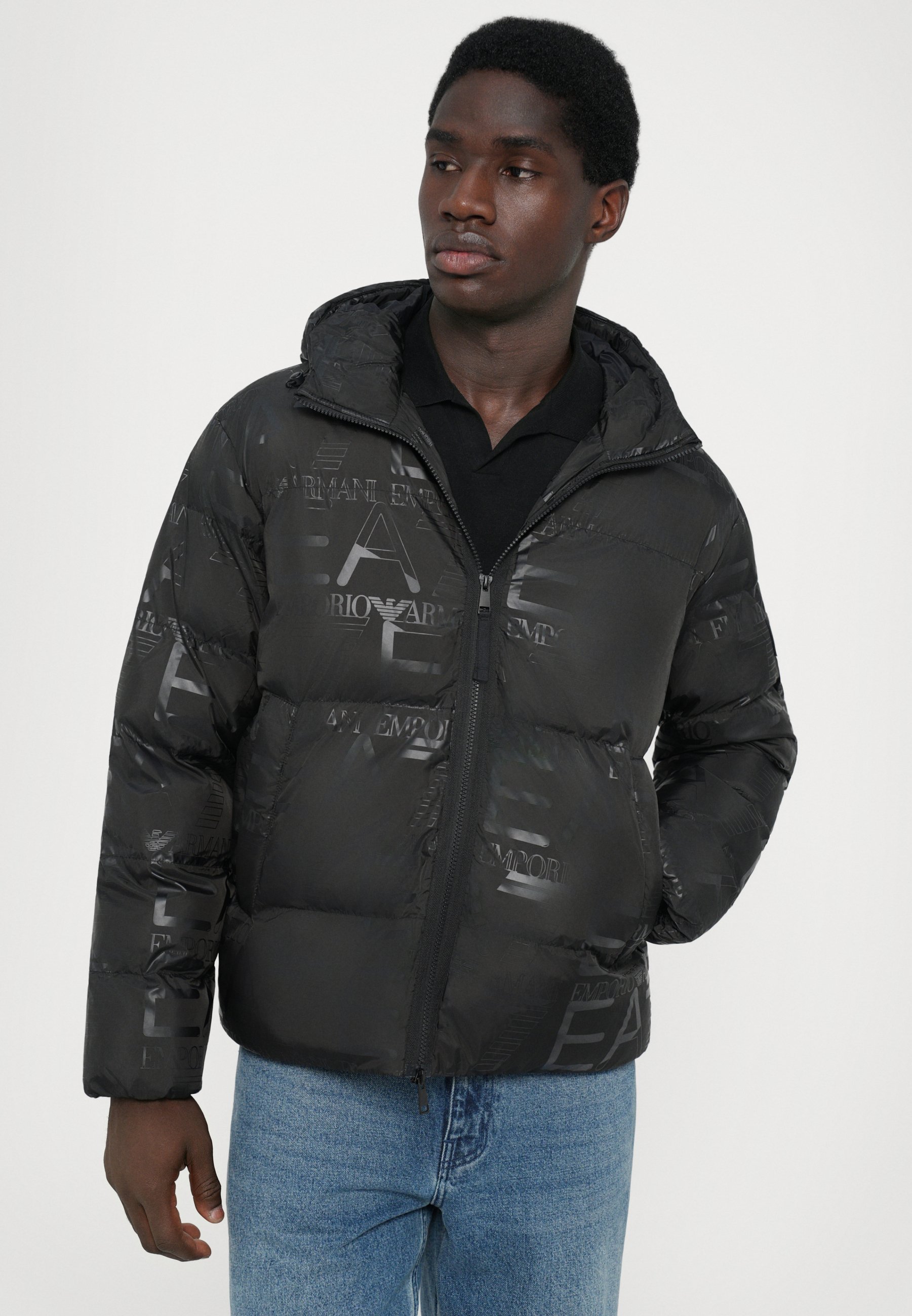 EA7 Emporio Armani MOUNTAIN KAPUZENJACKE MIT LOGO-REPEAT - Winterjacke - schwarz