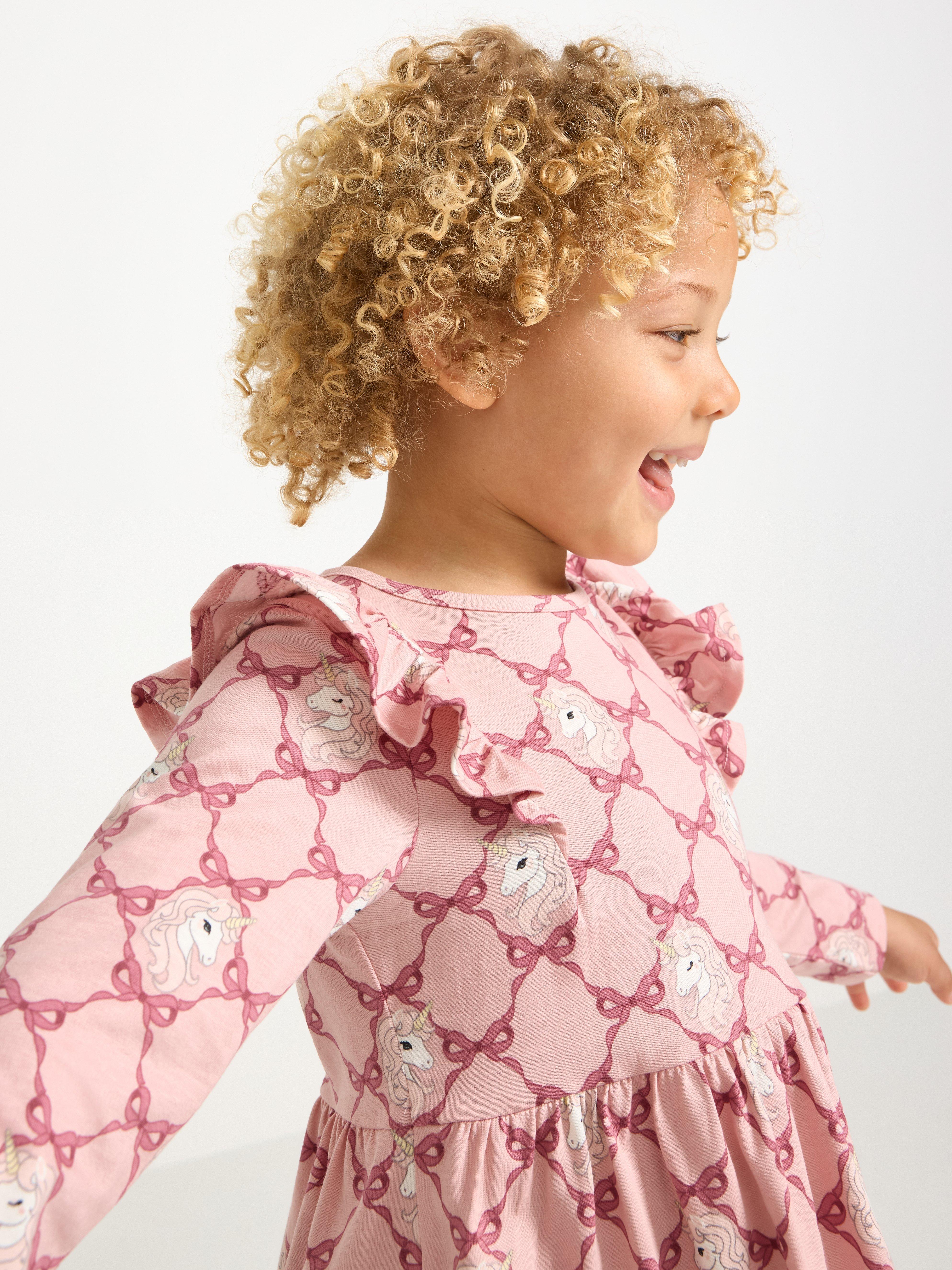 Vestido de manga larga color rosa empolvado