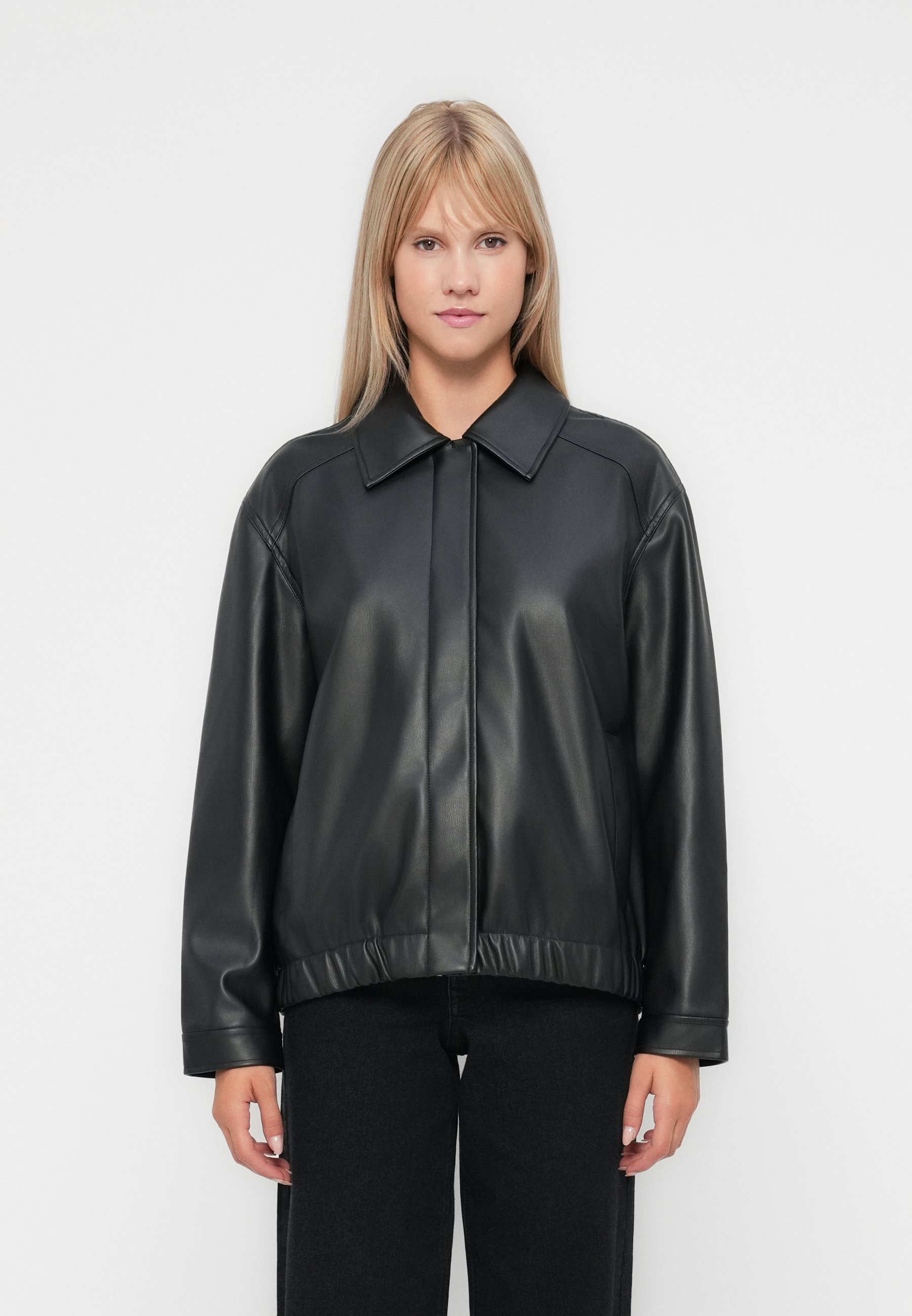 EXCLUSIVITÉ SUR LLVERON - Veste en similicuir - noire