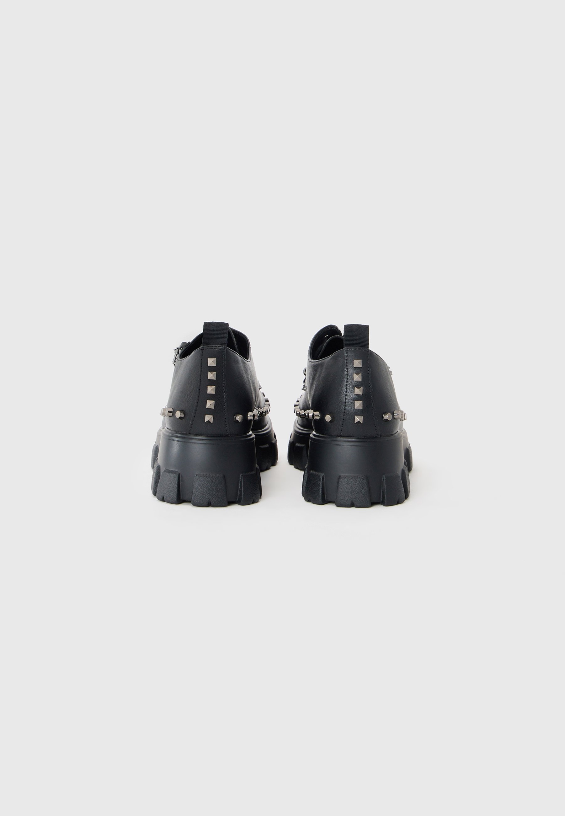 YOURTURN veterschoenen - zwart