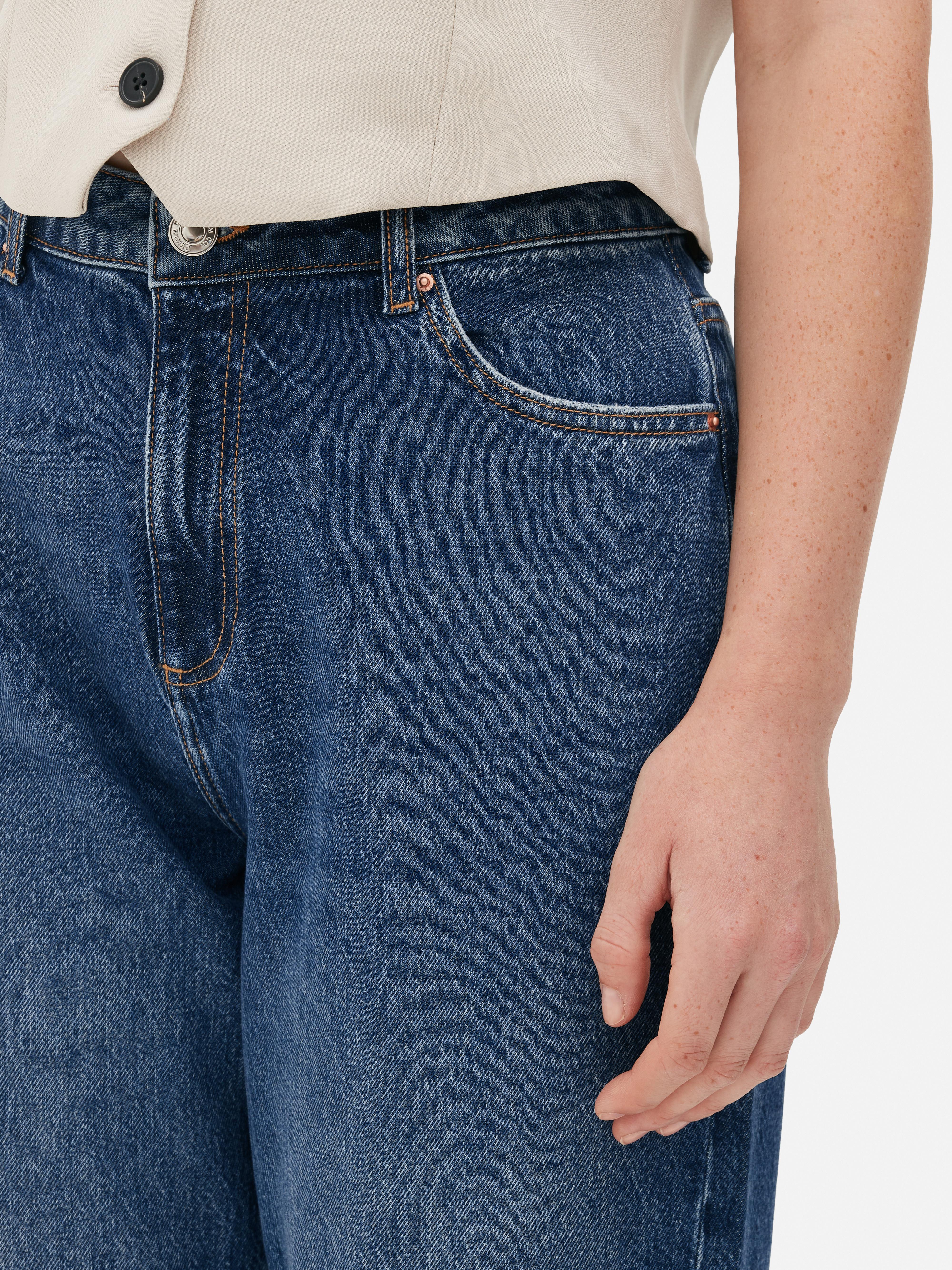 Blugi cu croială dreaptă Acești blugi cu croială dreaptă vor deveni preferații din colecția ta de denim