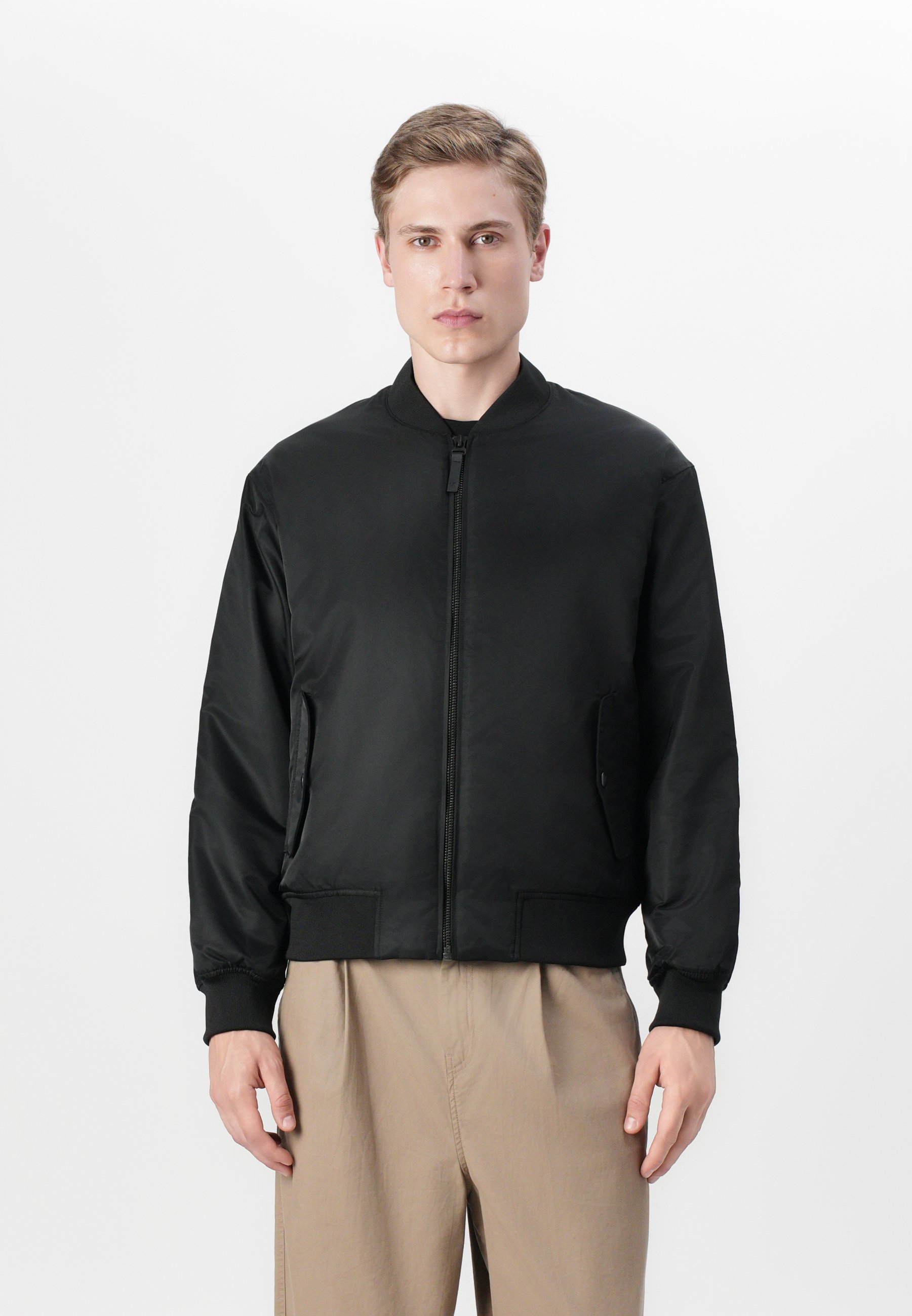 Calvin Klein Jeans bomber jakna - črna