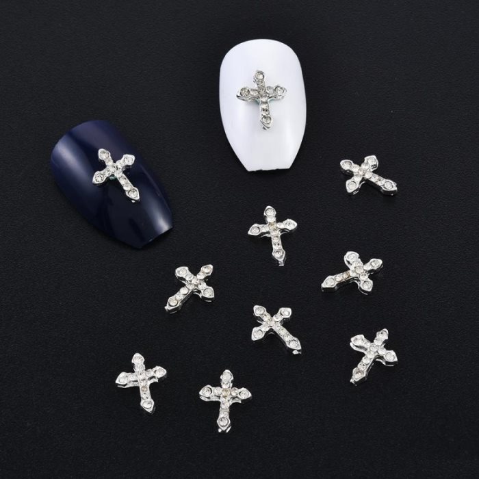Lot de 10 breloques pour ongles 3D classiques en forme de croix, entièrement pailletées et ornées de strass. 10 pièces/paquet. Décorations pour ongles en alliage. Outils pour ongles.