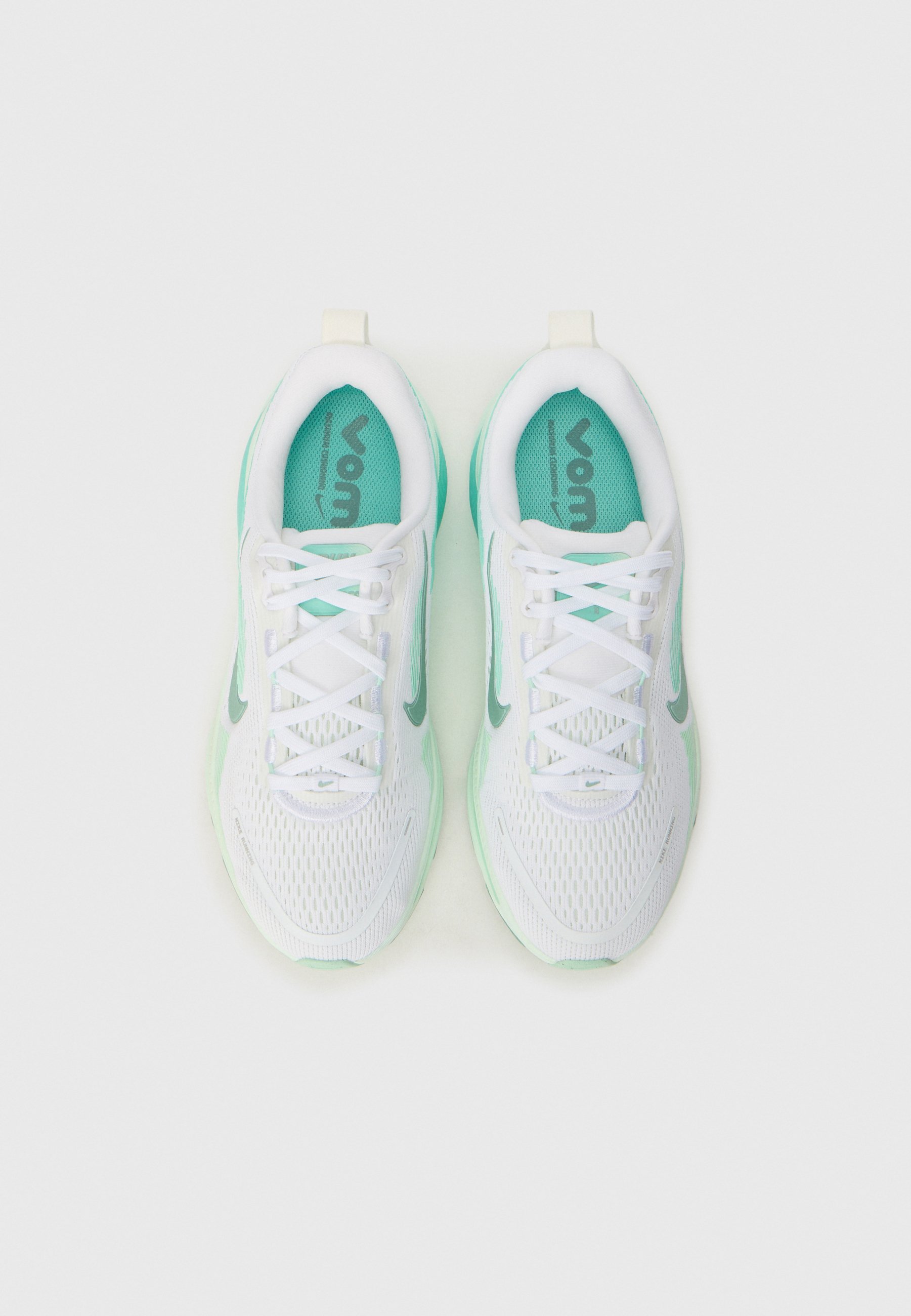 Nike Performance VOMERO 18 UNISEX - Hardloopschoenen voor op de weg - wit/cannon/bleek turkoois/mint