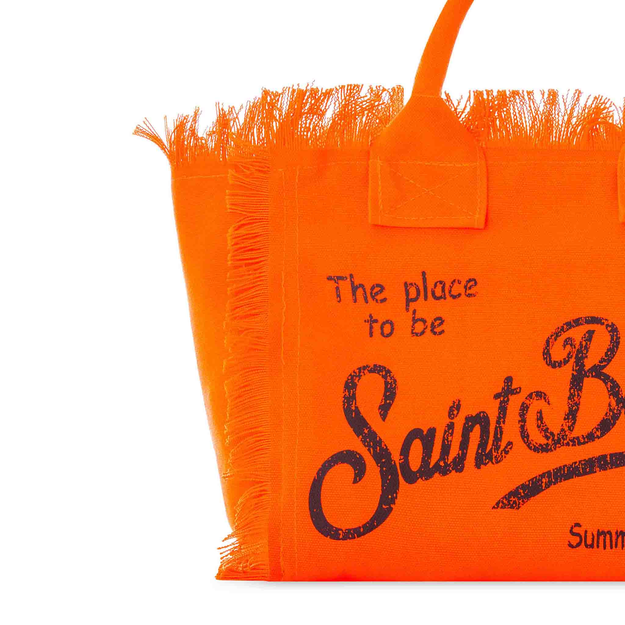 Colette fluo orange handväska med fransar och Saint Barth-logotyp | Innerflik med metalldragkedja | Innerficka med dragkedja | Storlek: 26 x 14 x 23 cm | MC2 Saint Barth