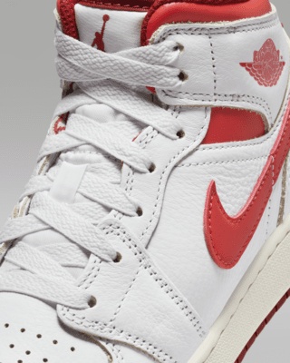 Air Jordan 1 Mid SE Older Kids' Shoes