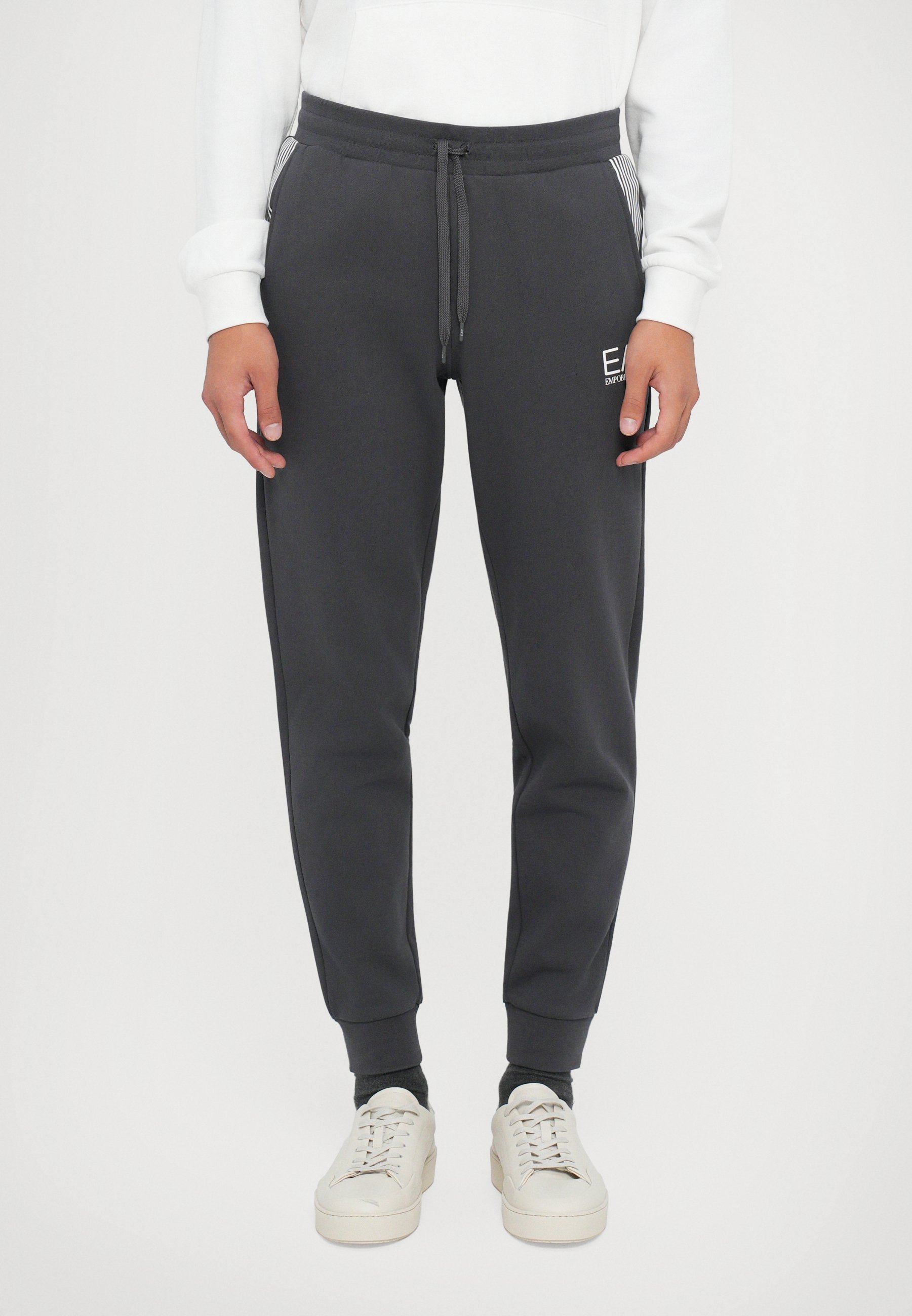 Pantalon de survêtement EA7 Emporio Armani TRAIN LINES - Bas de survêtement - asphalte