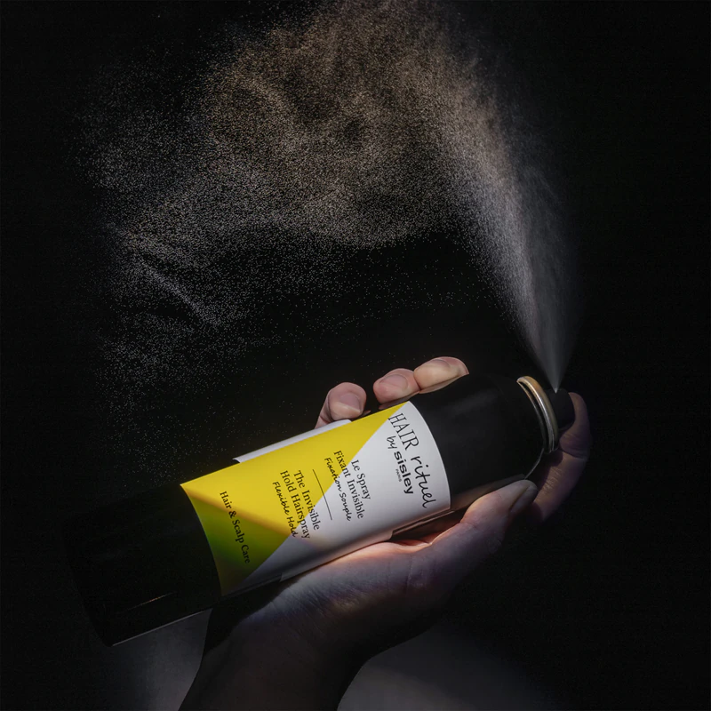 Hair Rituel by Sisley: Spray de fixação invisível para uma fixação natural.