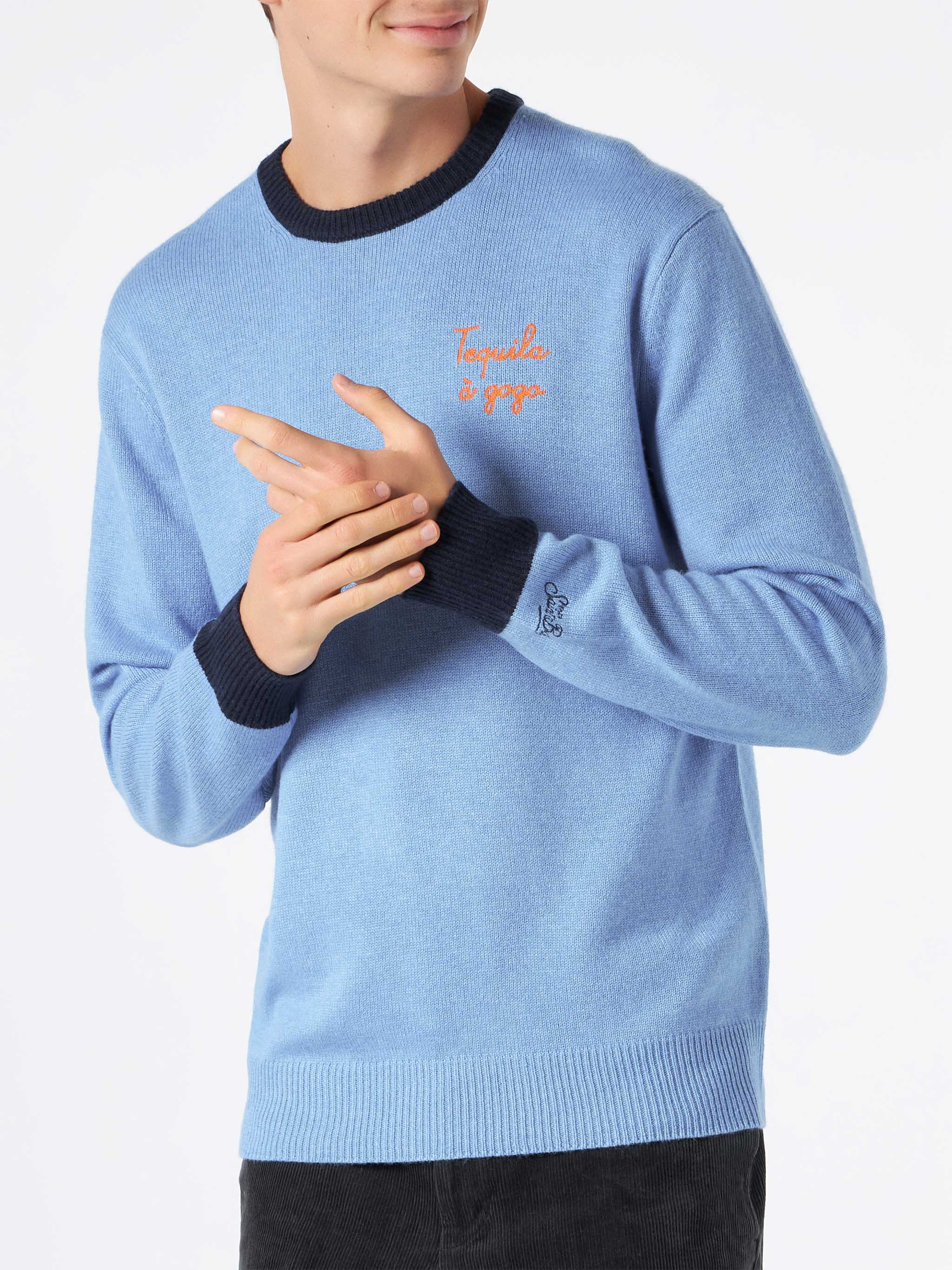 Maglione da uomo celeste con ricamo Tequila à gogo
