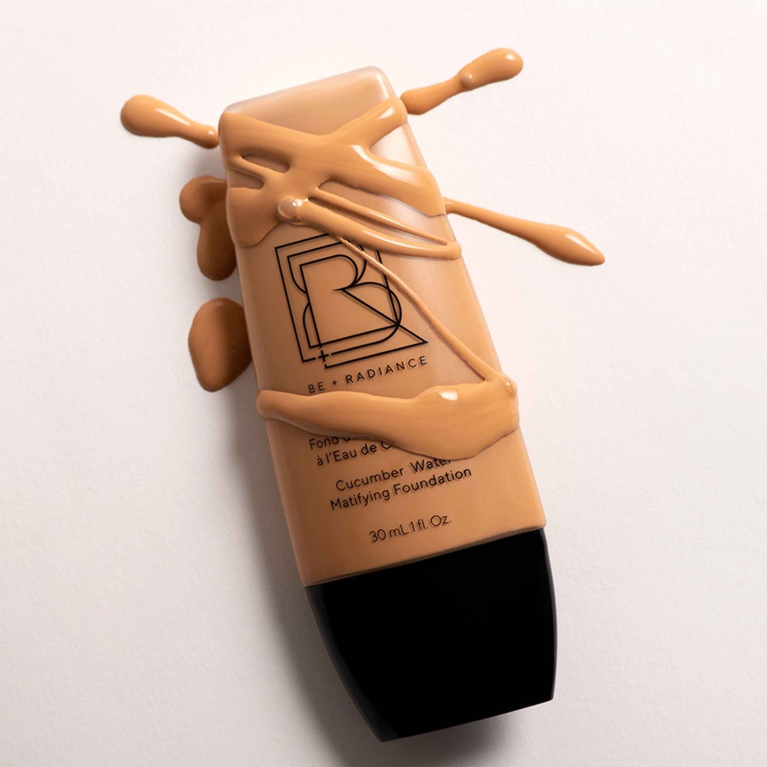 BE + Radiance Fond de Teint Matifiant à l'Eau de Concombre N°08