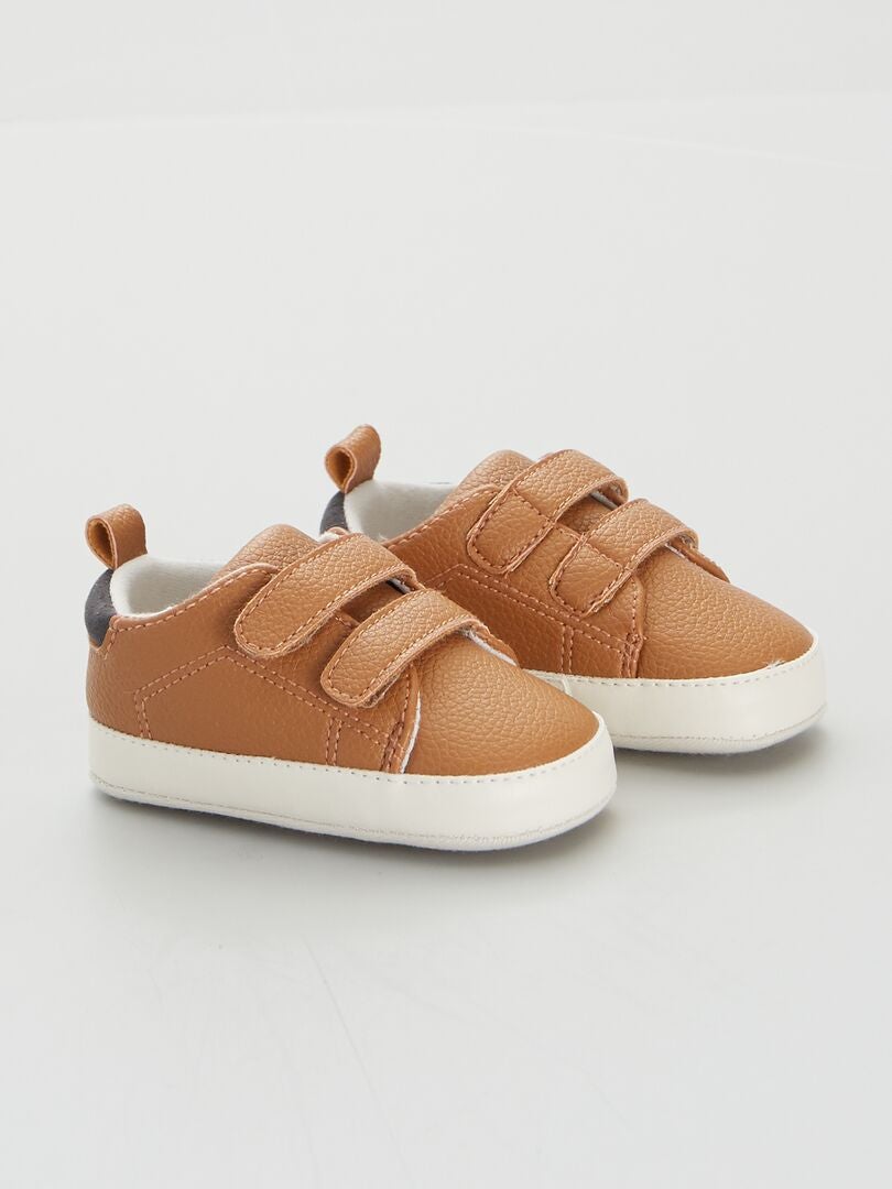 Tweekleurige sneakers met klittenbandsluiting - BRUIN