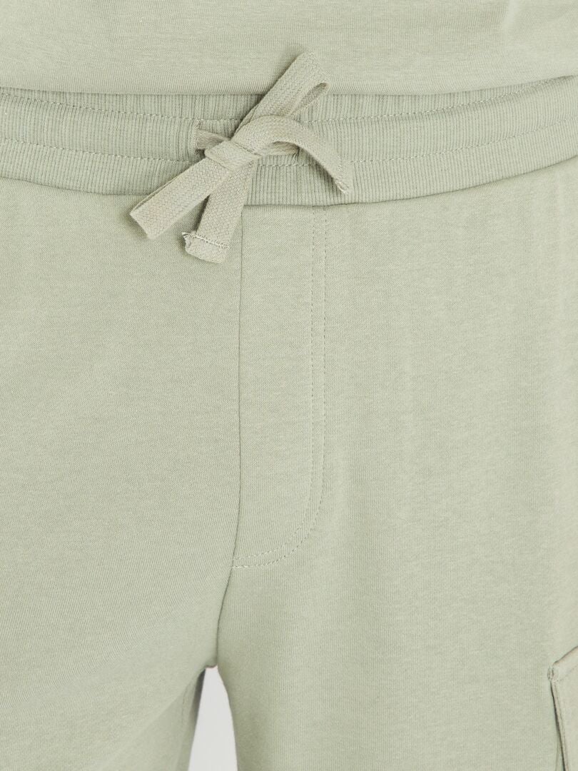 Bermuda de tecido polar com bolsos - cinza
