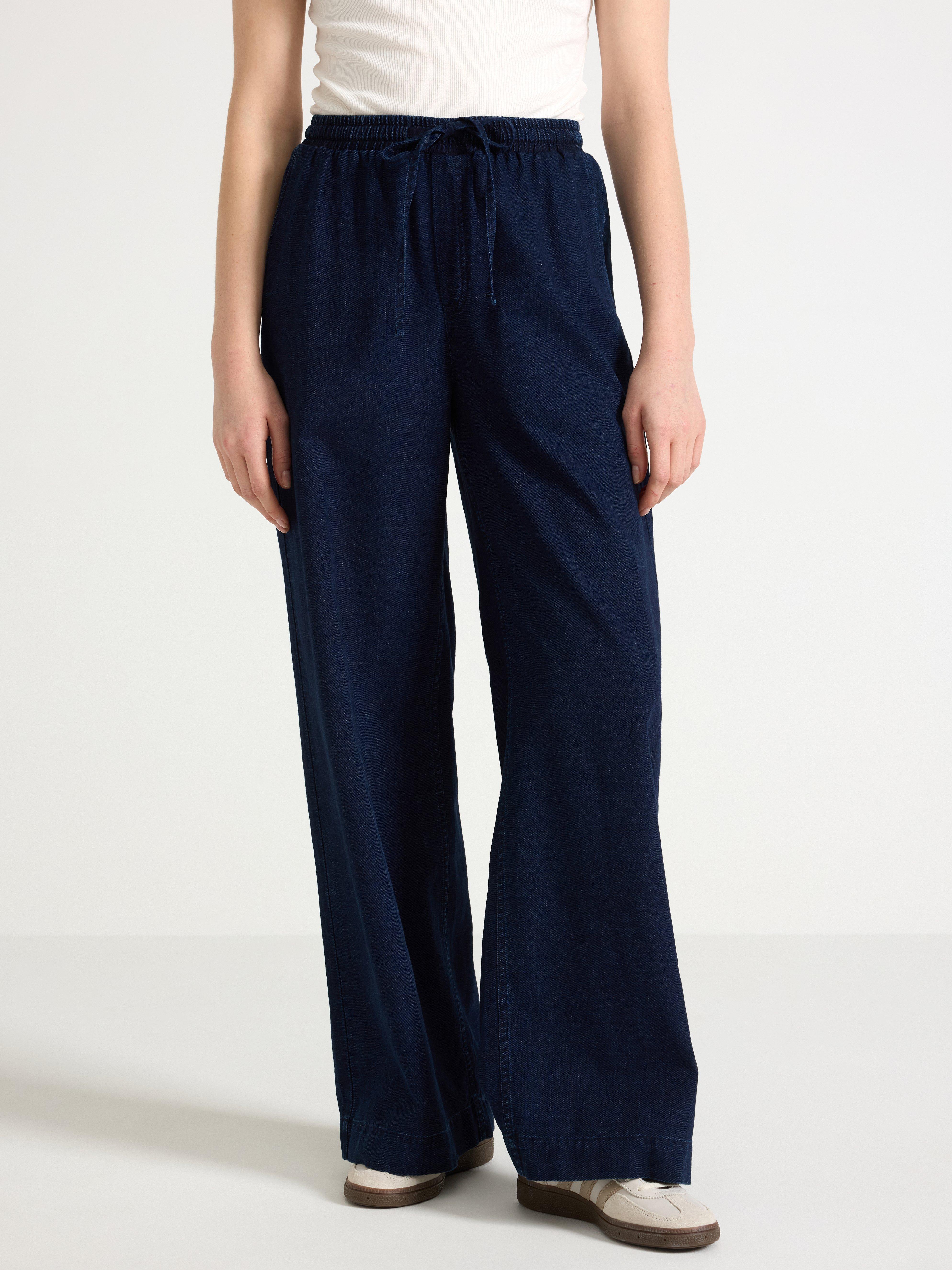 Pantalones vaqueros con cordón ajustable, color azul vaquero.