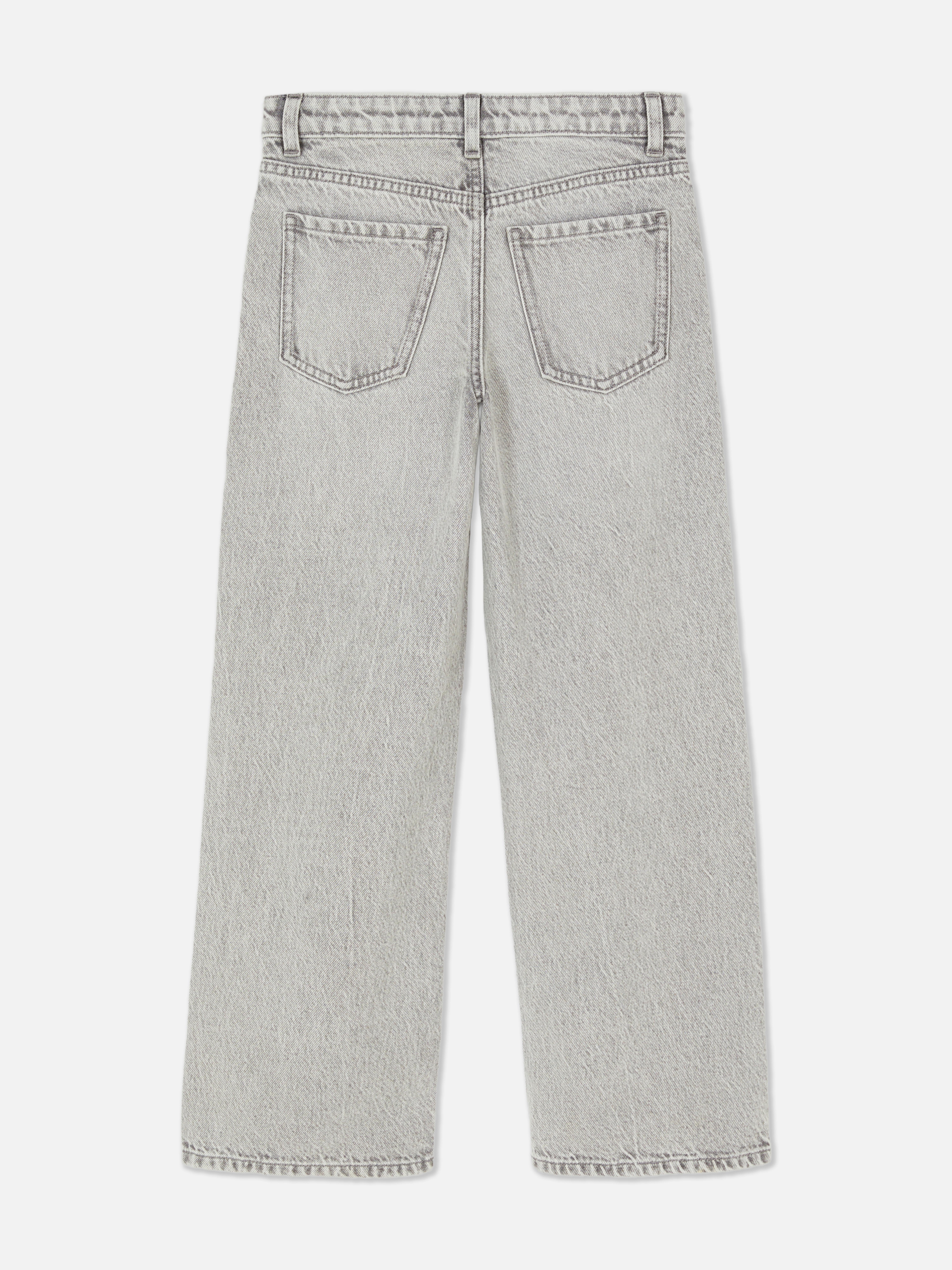 Blugi cu croială largă și crăpături. Acești blugi cu croială largă ar putea deveni noul lor favorit din denim.