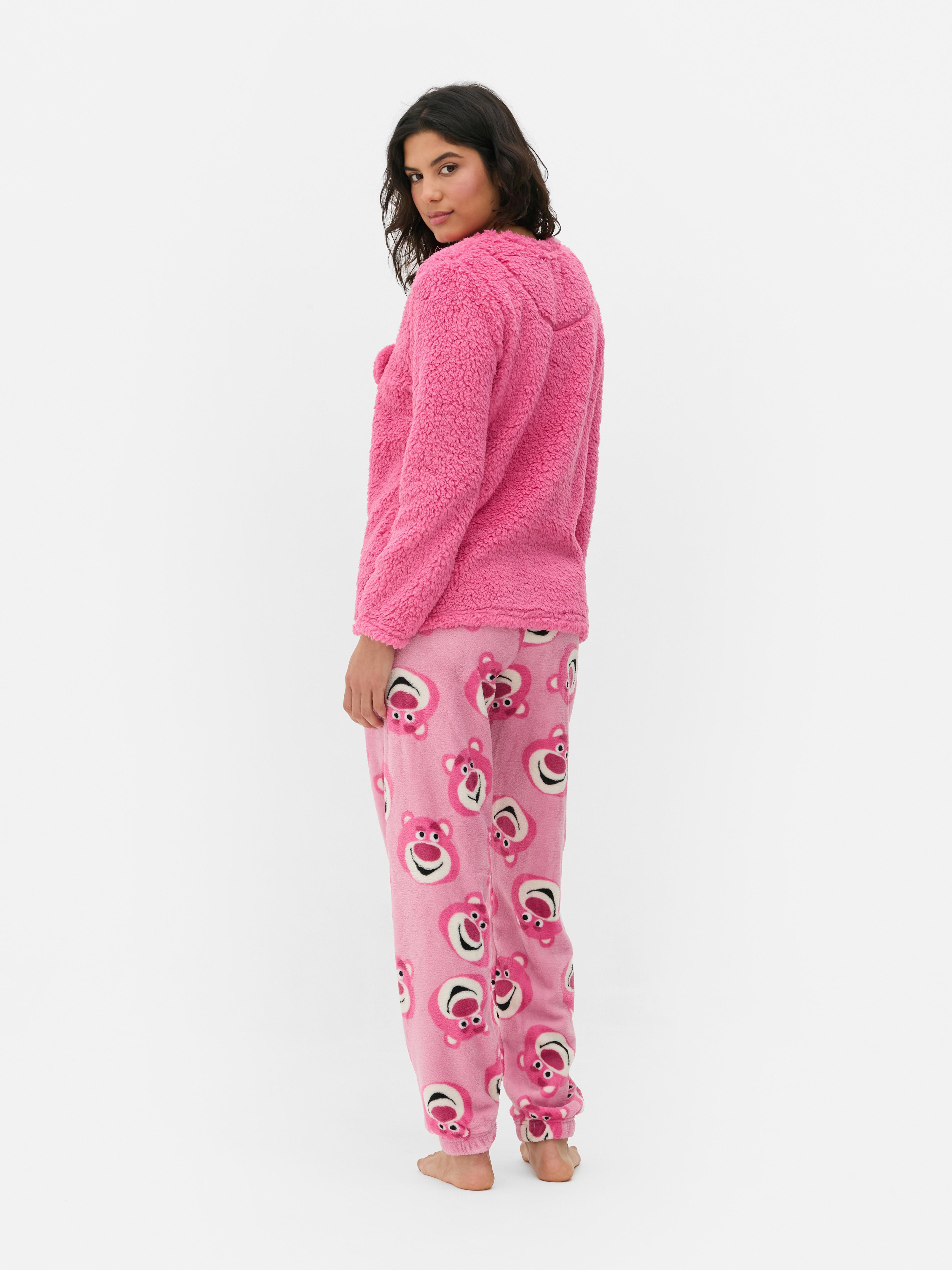 Pijamale Disney din fleece Ce poate fi mai confortabil decât o pijama din fleece? Pijamale Disney din fleece și o seară de filme Disney
