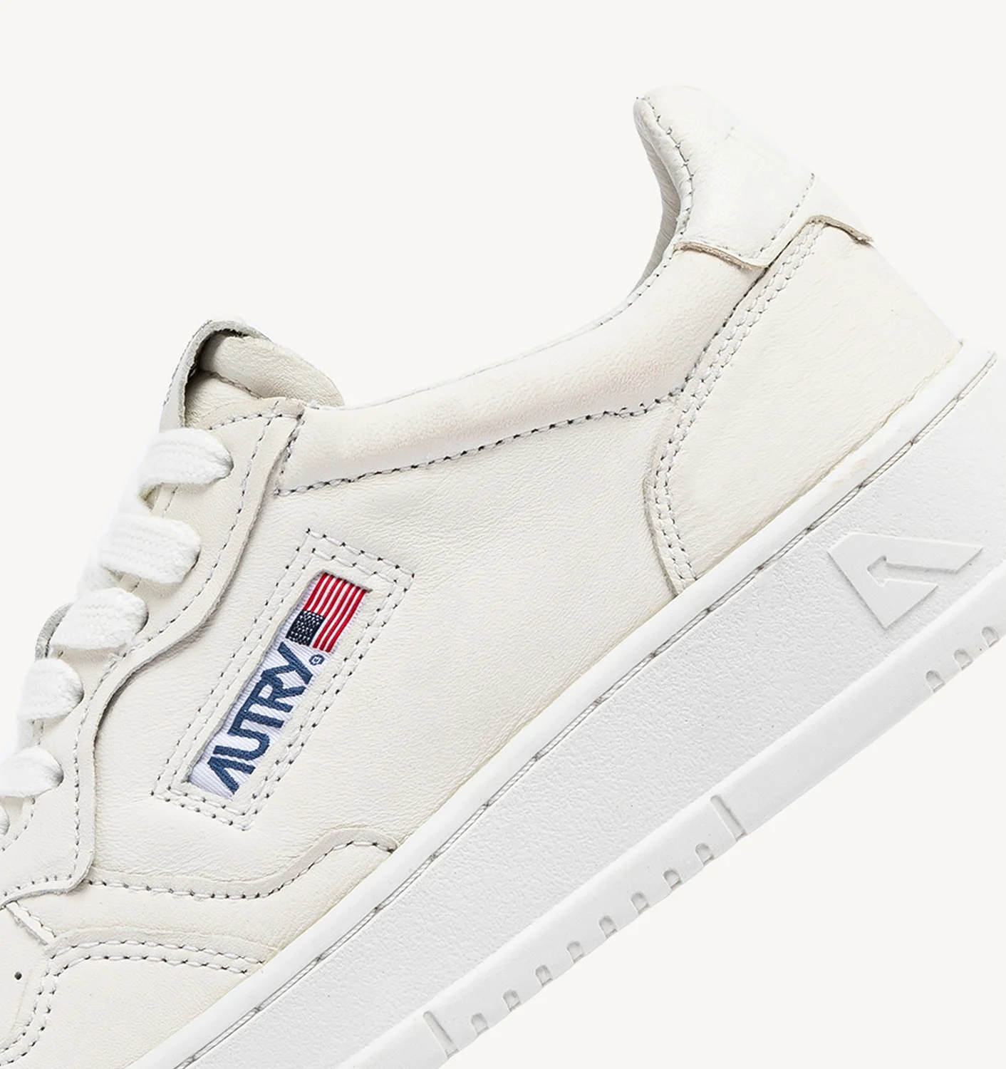 Adidași joși MEDALIST din piele de capră alb-optic