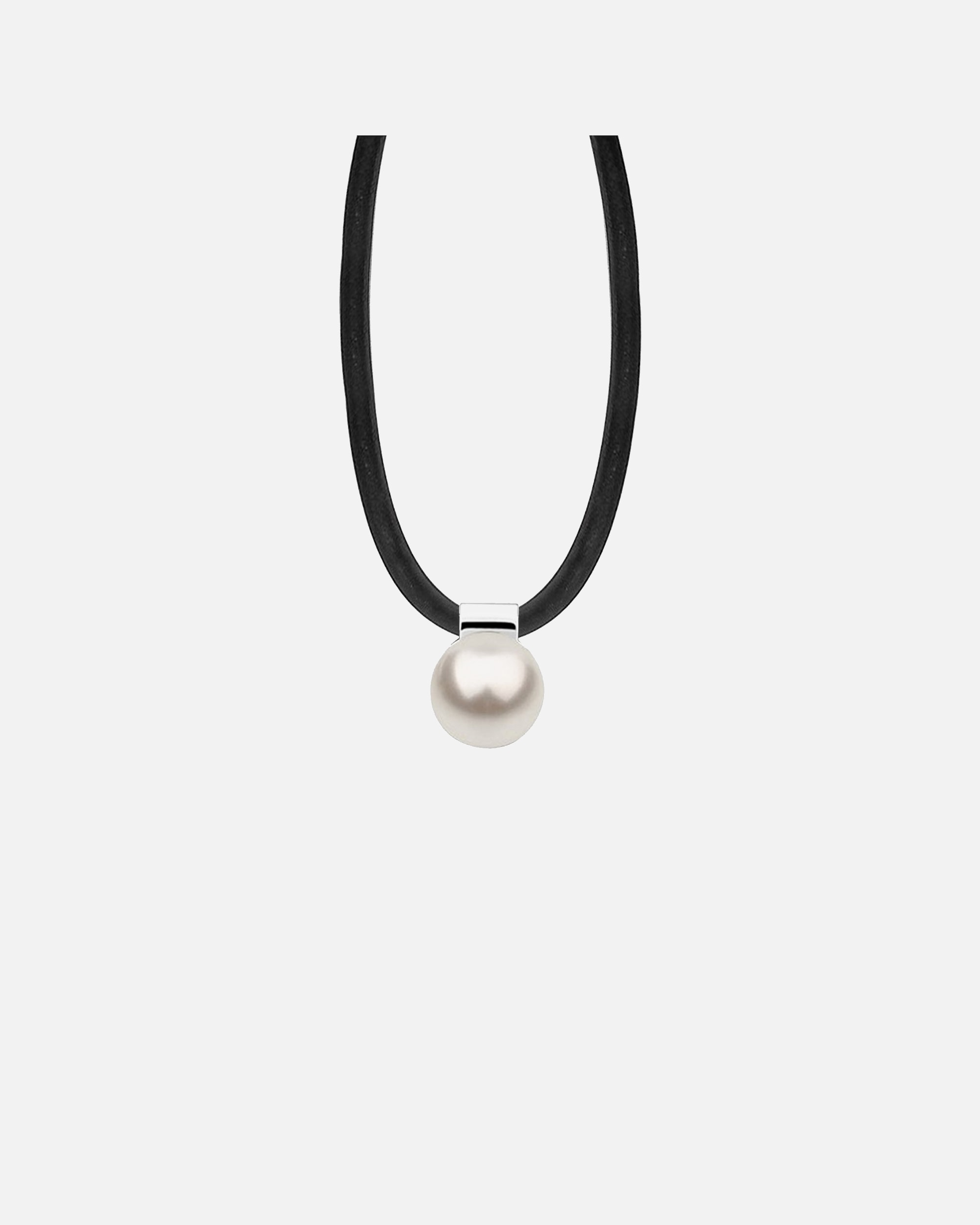 Nenalina en noir et pendentif avec une perle synthétique blanche de 12 mm Filigrane moderne intemporel