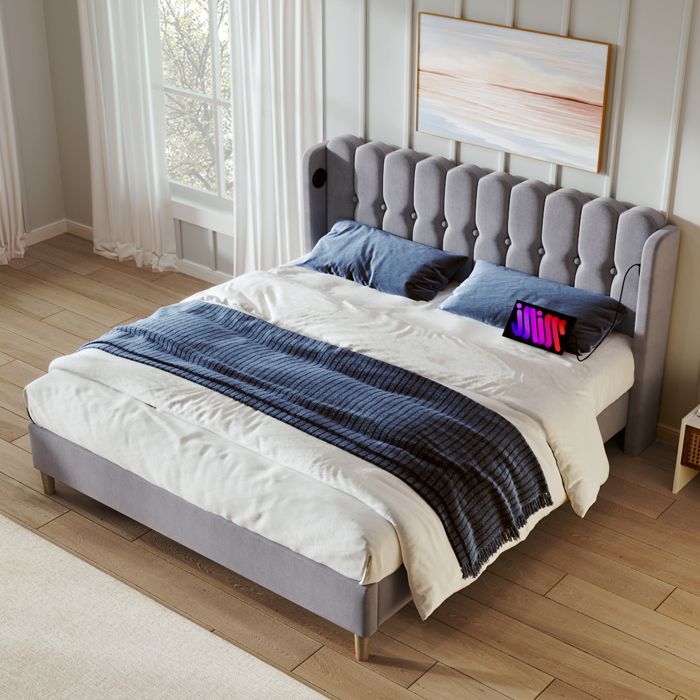 Cama doble gris de 180×200 cm con somier de láminas incluido, puertos USB+Tipo-C, cabecero acolchado, requiere montaje.