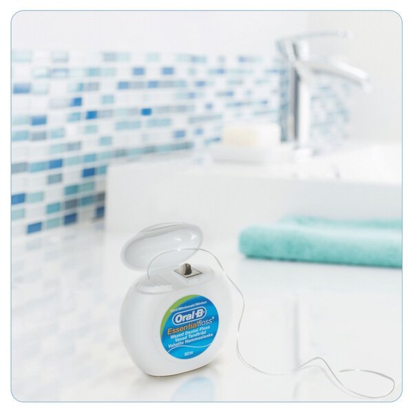 Воштани конац за зубе Oral-B Essential
