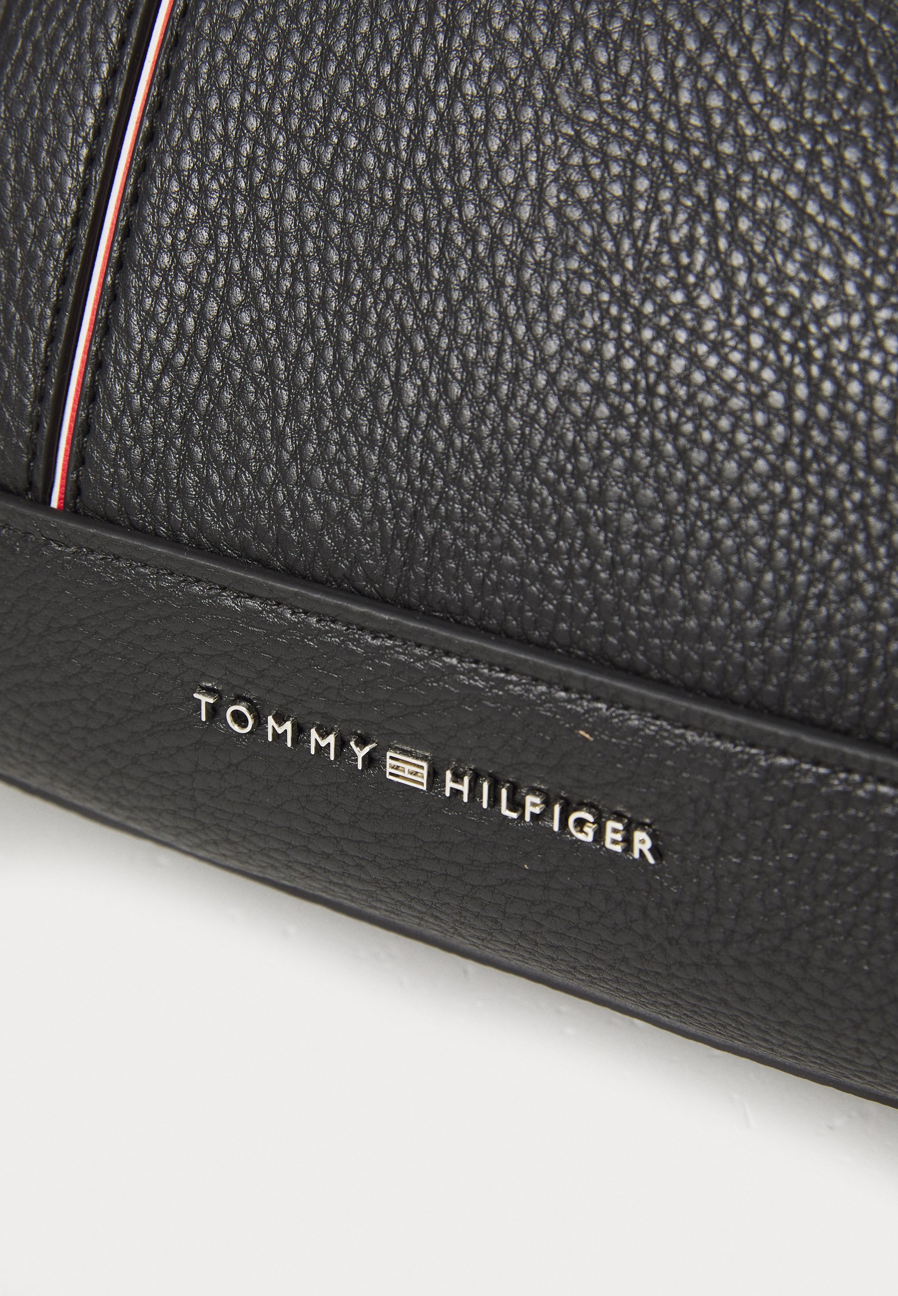 Tommy Hilfiger CENTRAL WASHBAG - Toilettas - zwart